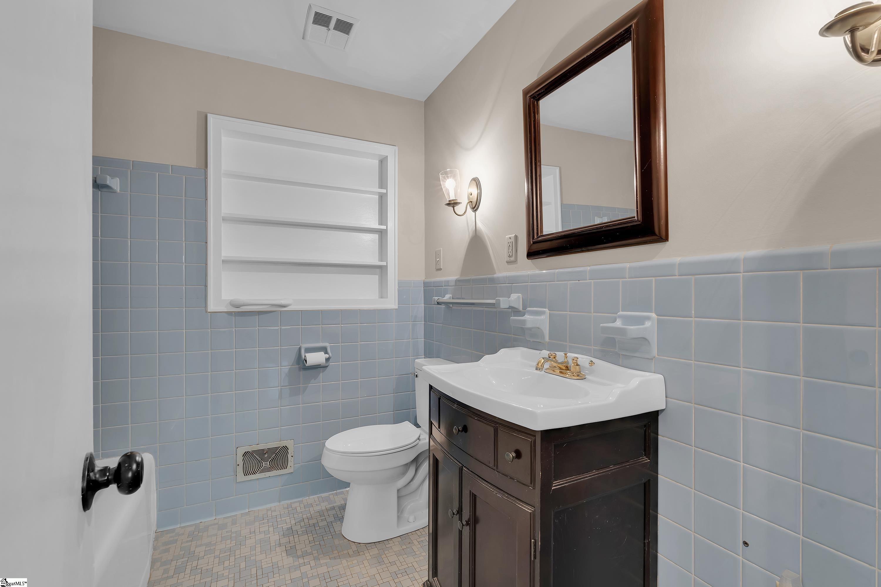 204 Brook Forest Drive Property Photo 16