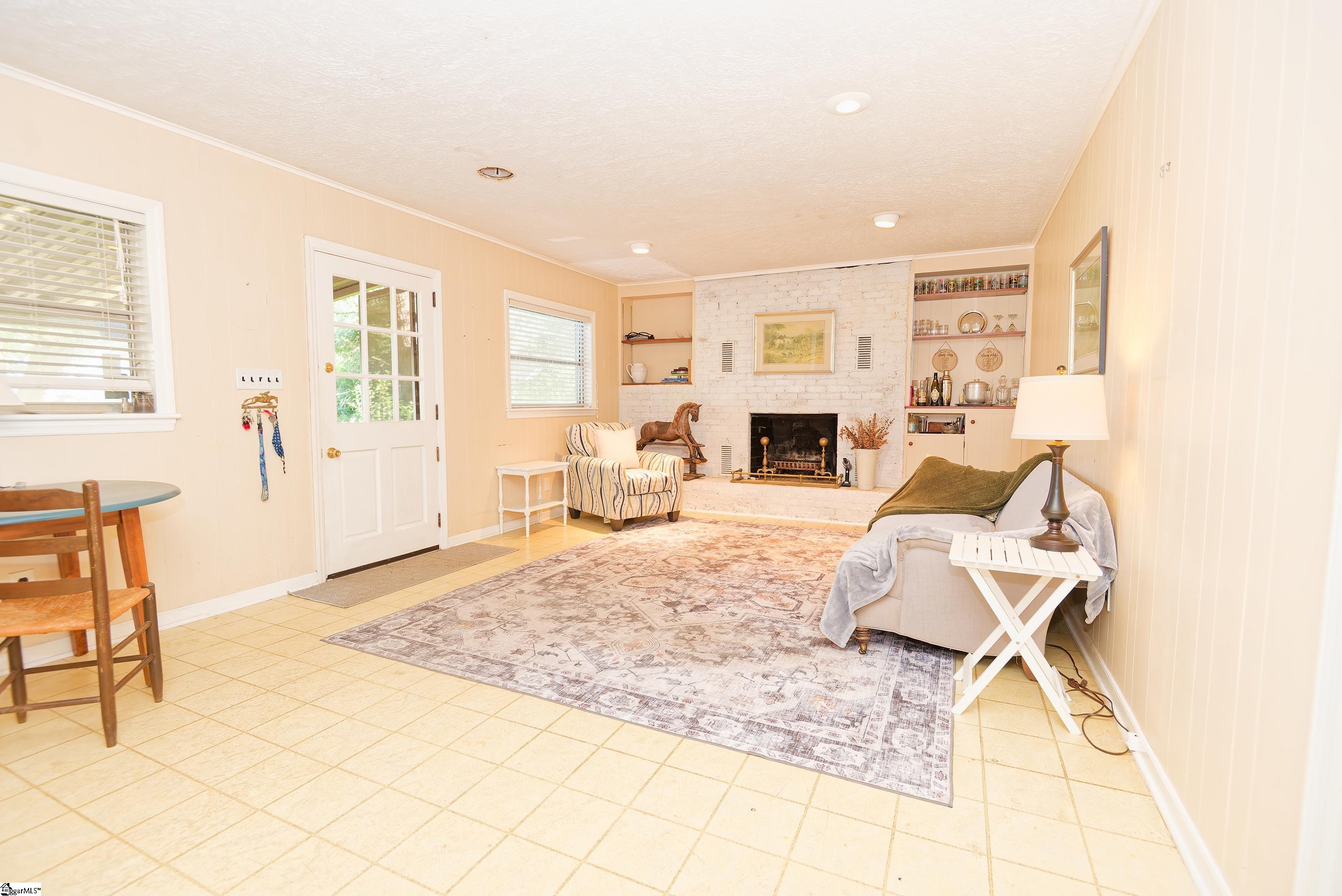 844 Property Photo 24