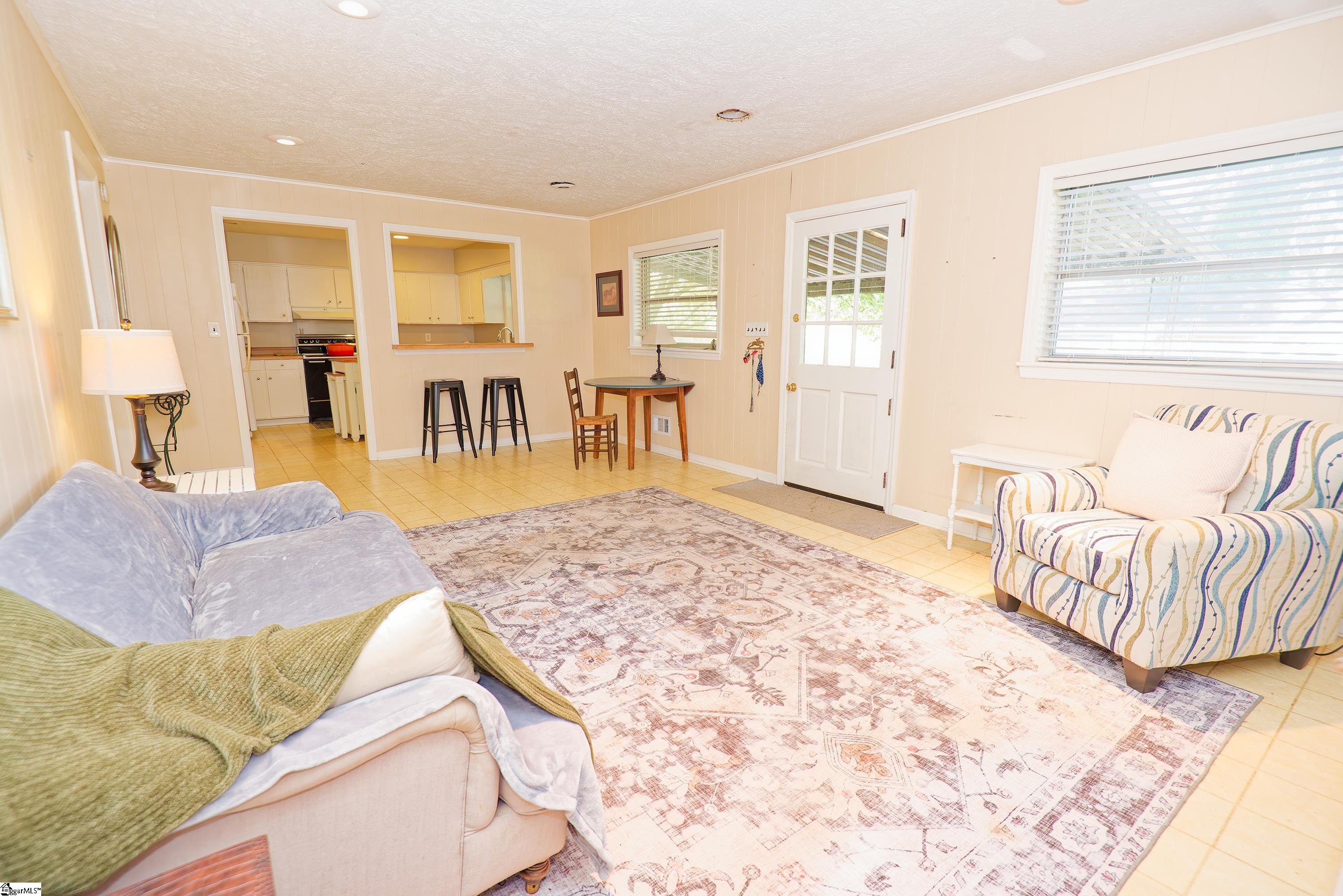 844 Property Photo 26