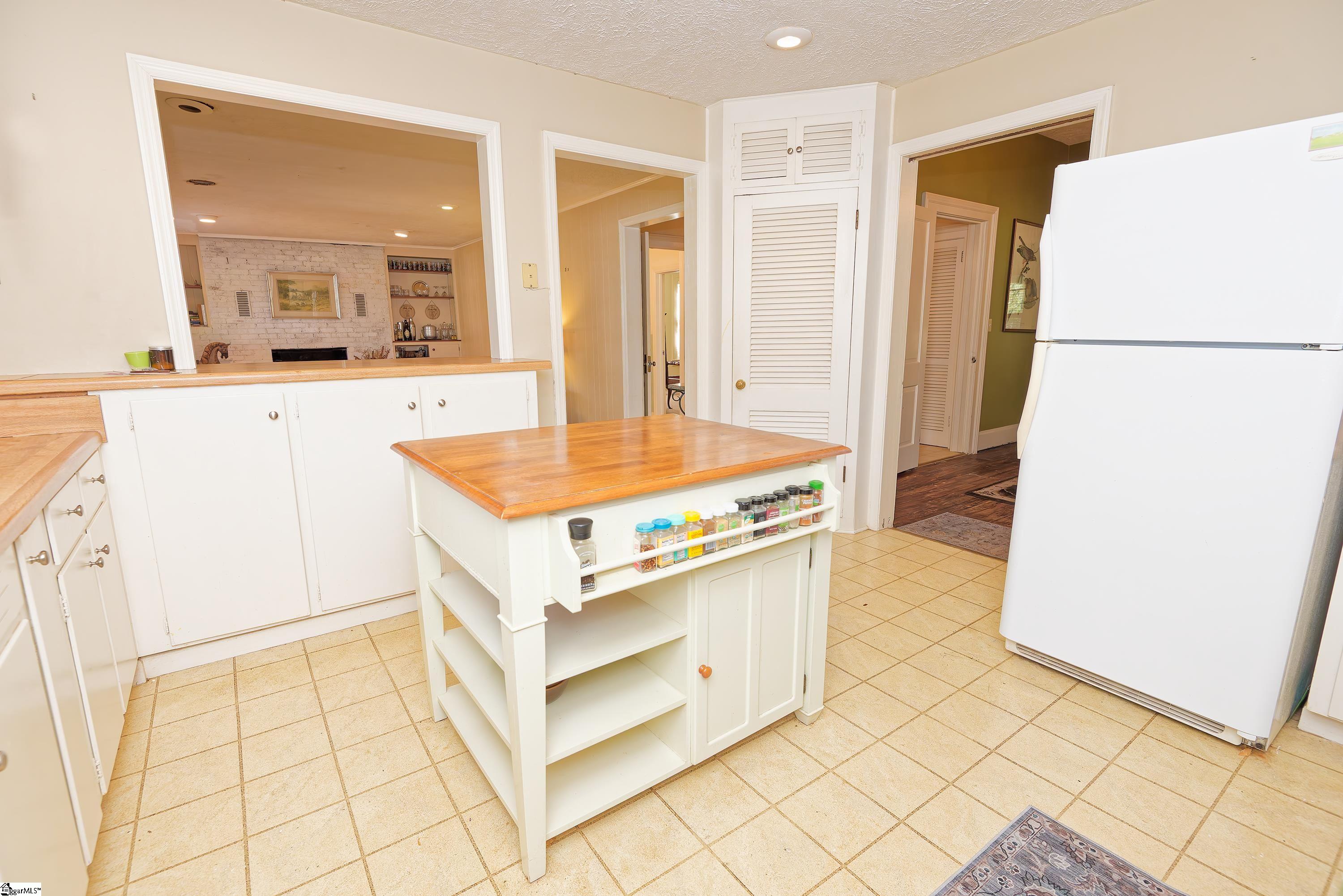 844 Property Photo 28