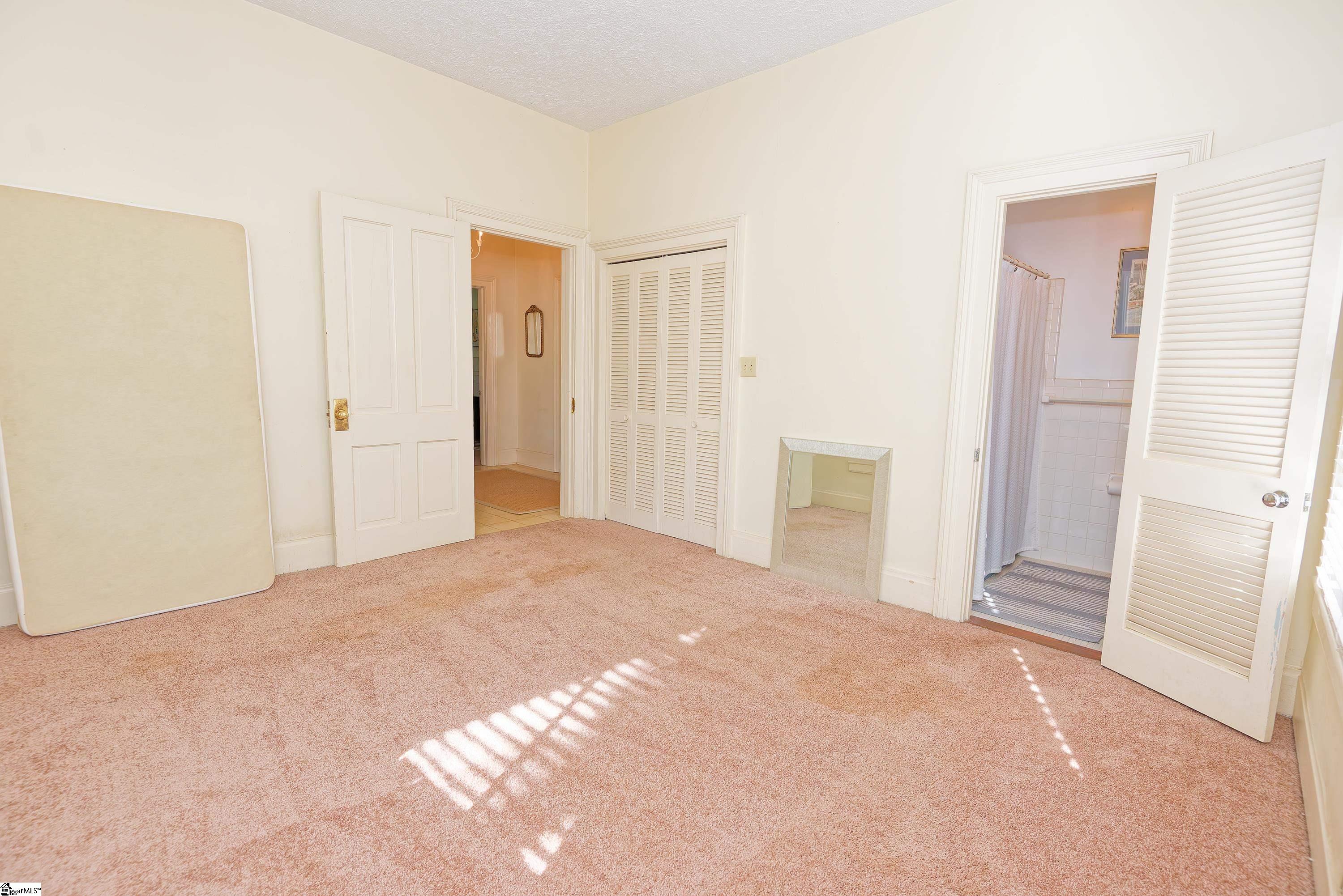 844 Property Photo 33