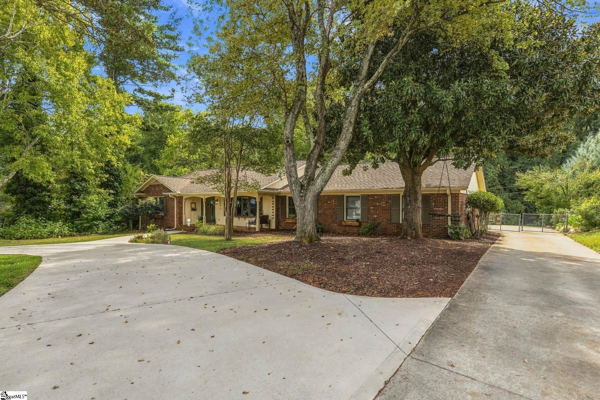 204 Seabury Drive Property Photo 2