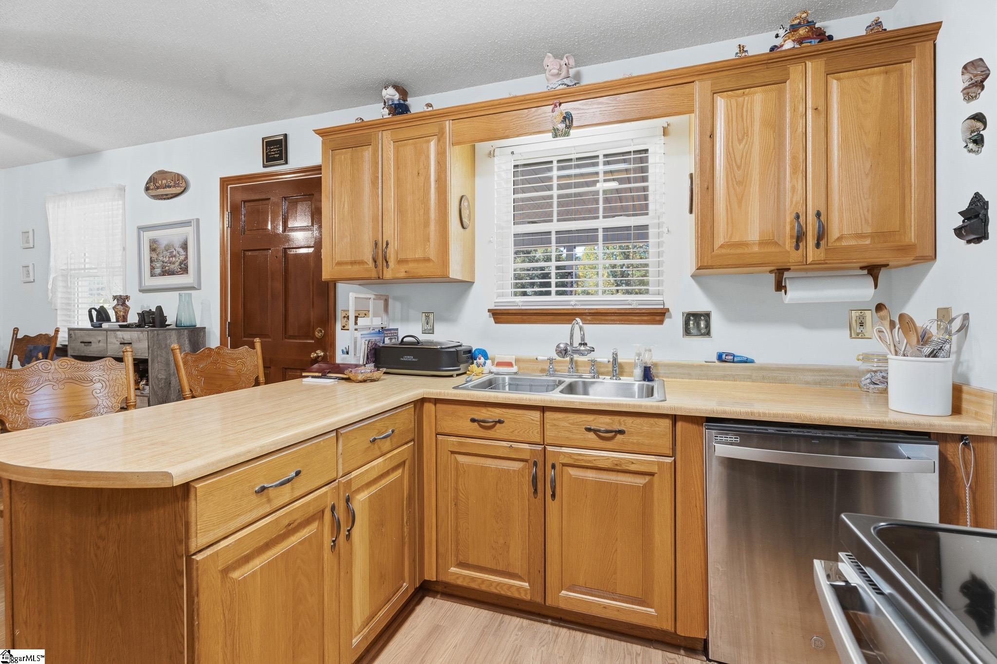 1606154 Property Photo 9