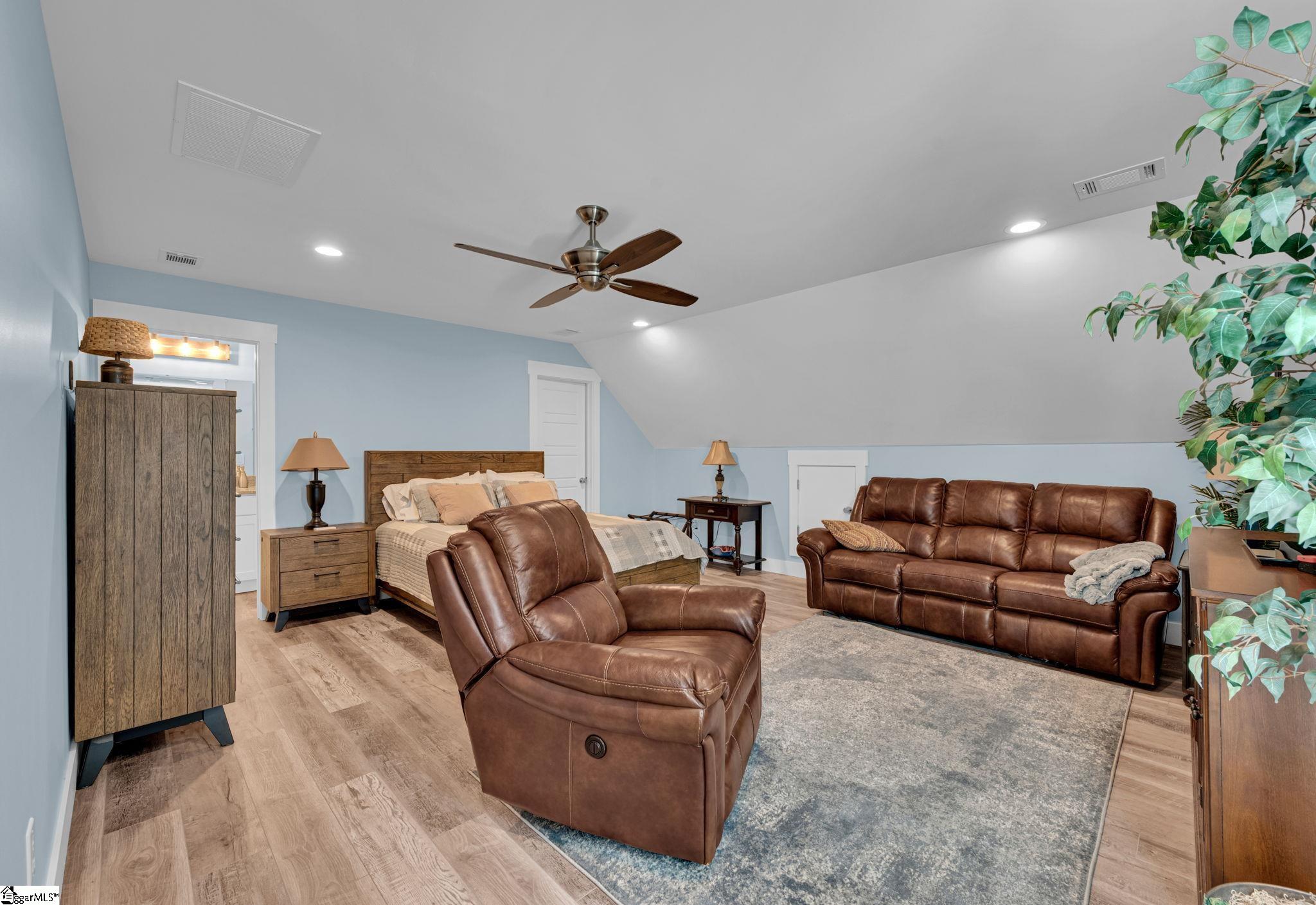 629 Riverstead Drive Property Photo 22