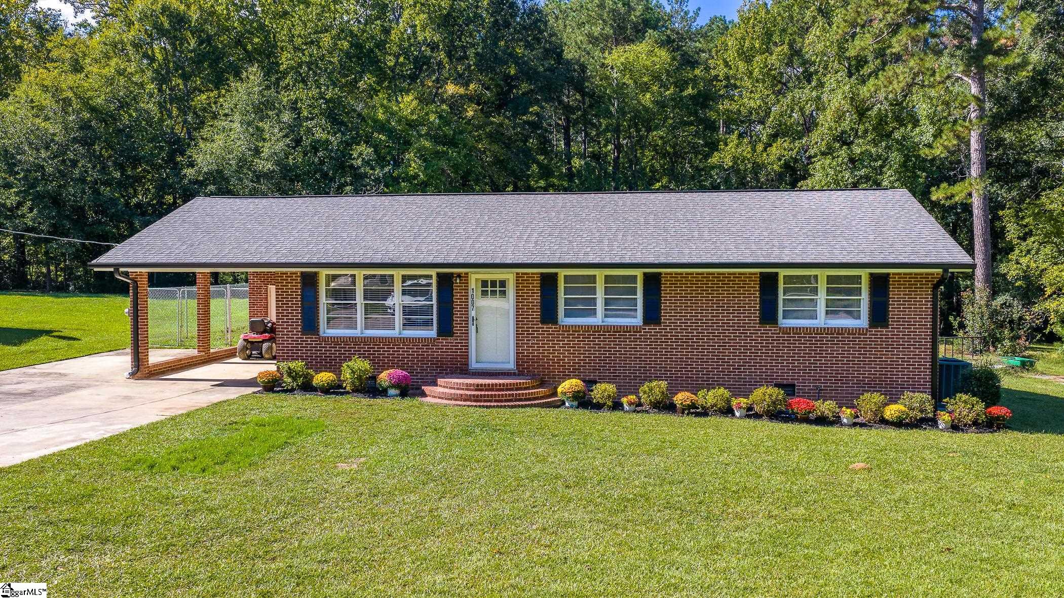 1007 E Northside Drive Property Photo 1