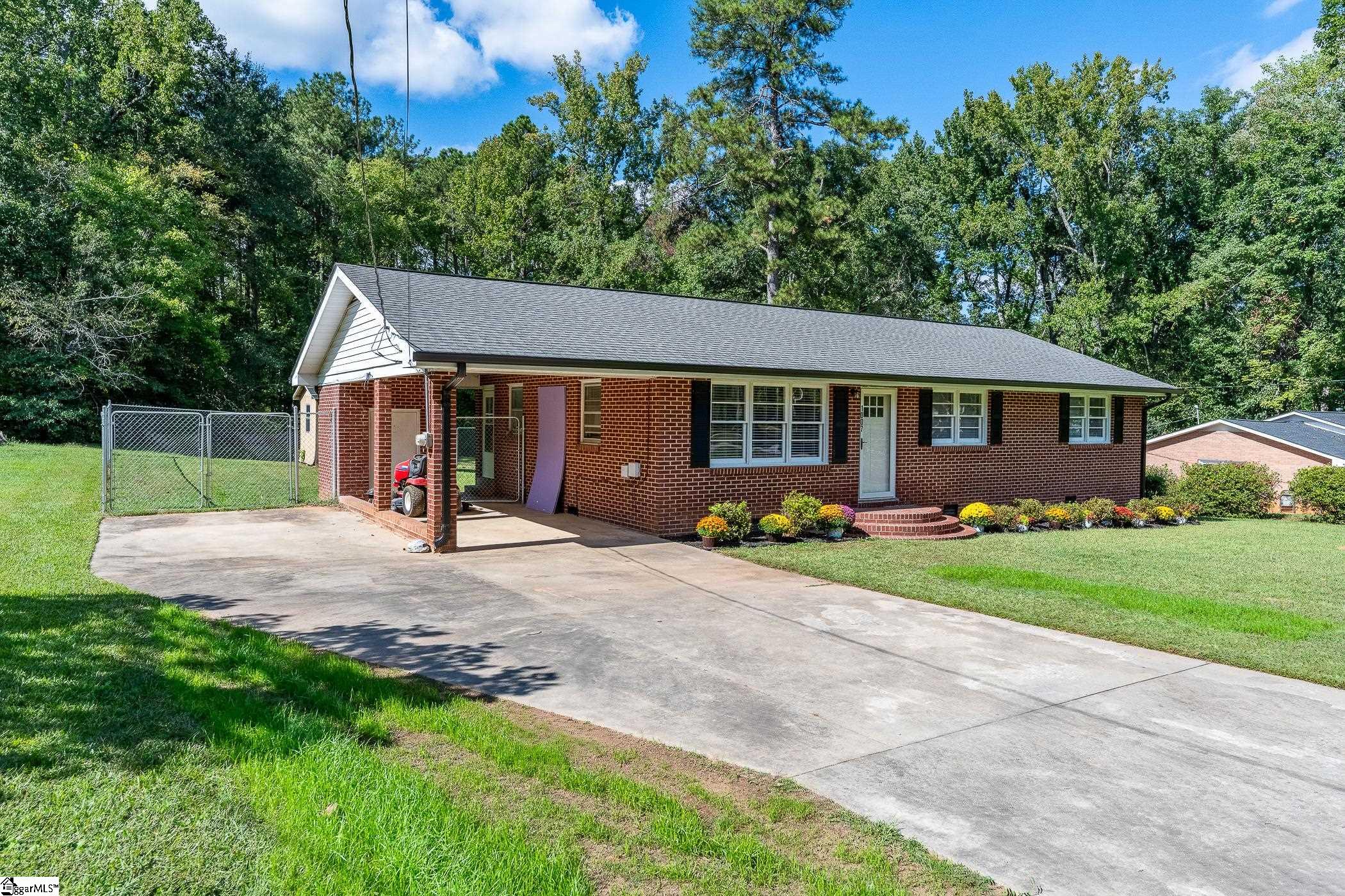 1007 E Northside Drive Property Photo 5