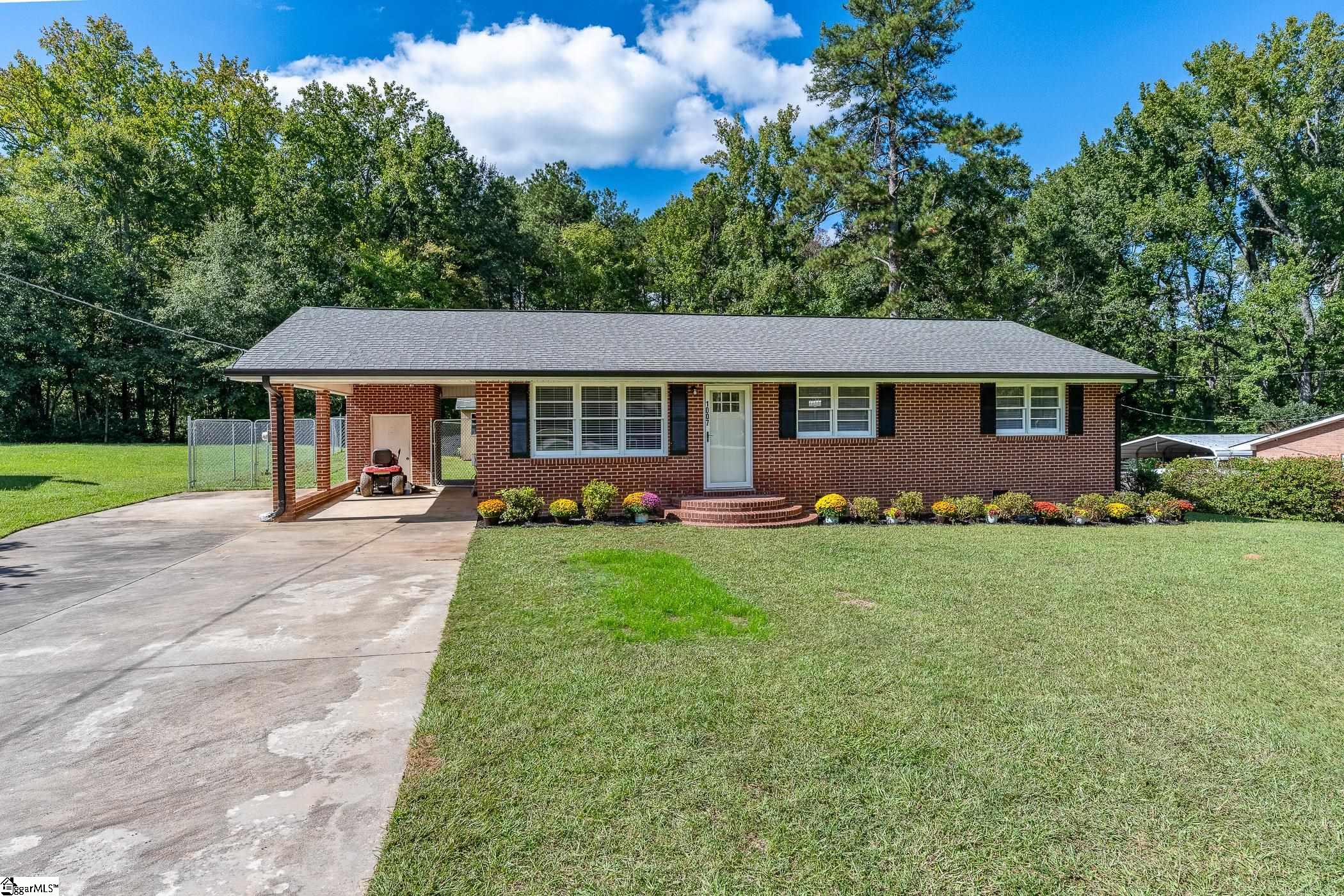 1007 E Northside Drive Property Photo 6