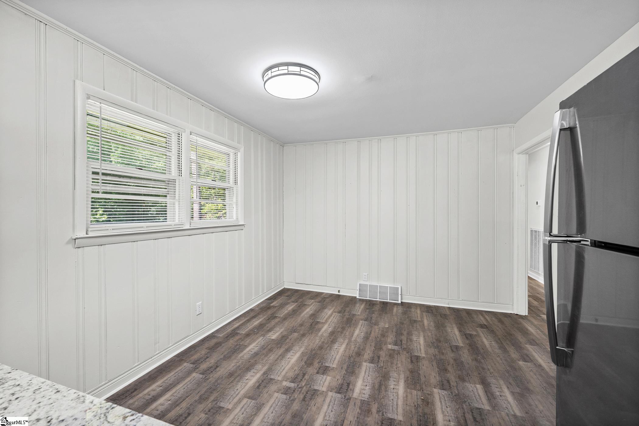 1007 E Northside Drive Property Photo 11
