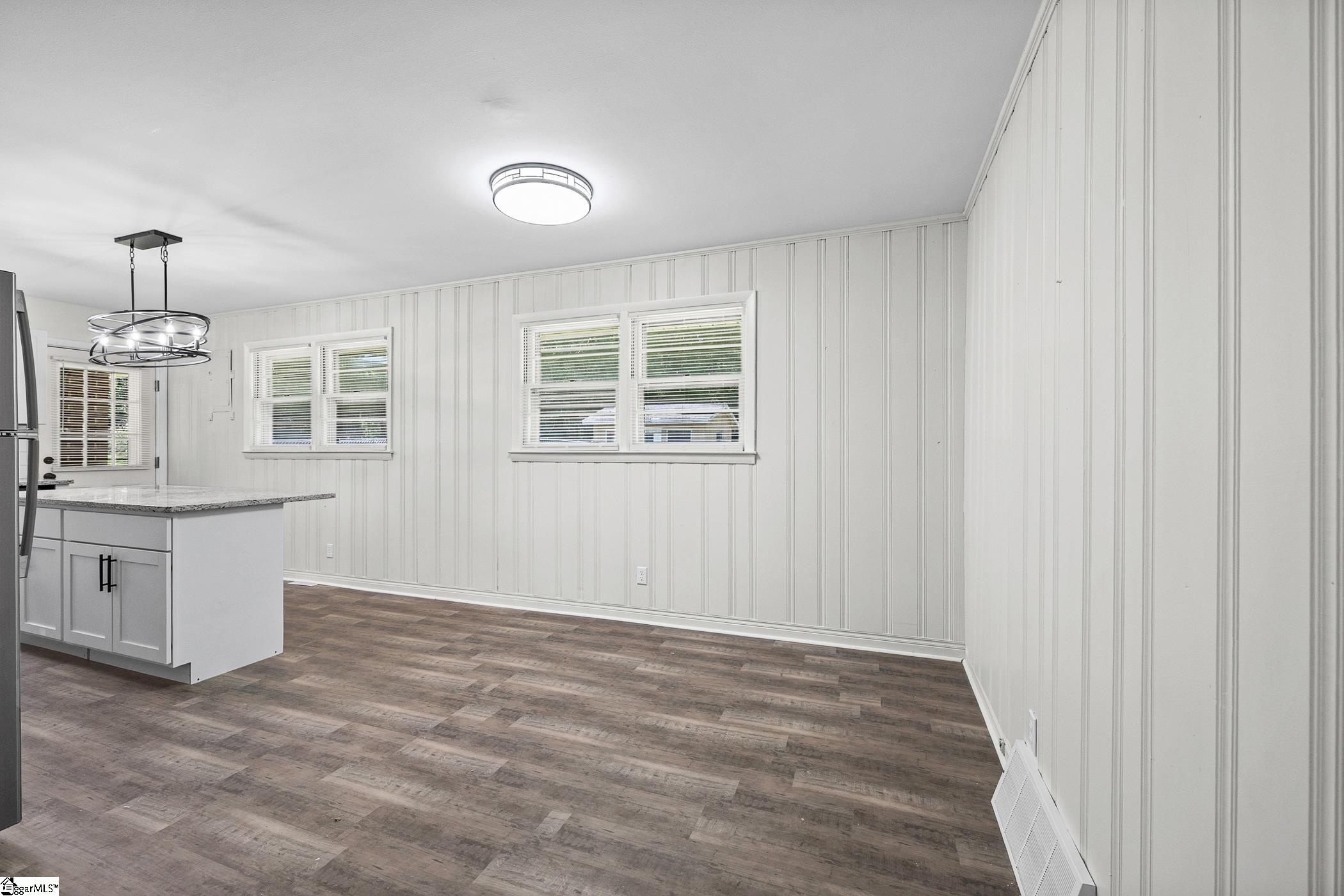 1007 E Northside Drive Property Photo 12