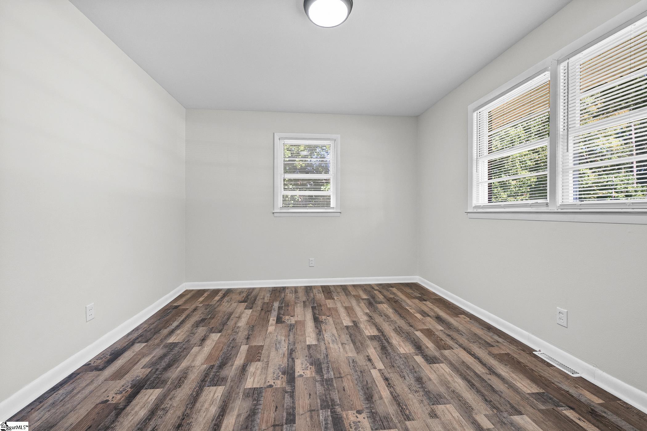 1007 E Northside Drive Property Photo 20