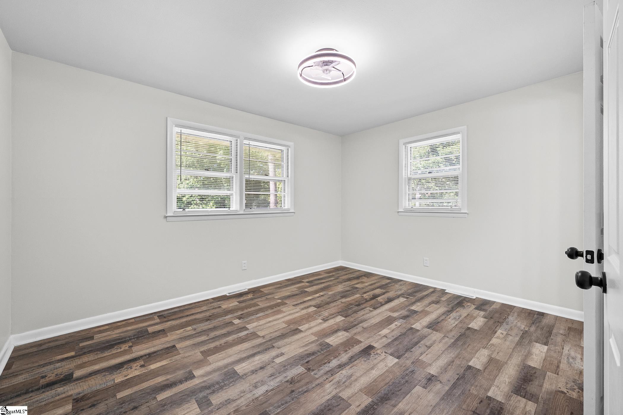 1007 E Northside Drive Property Photo 24