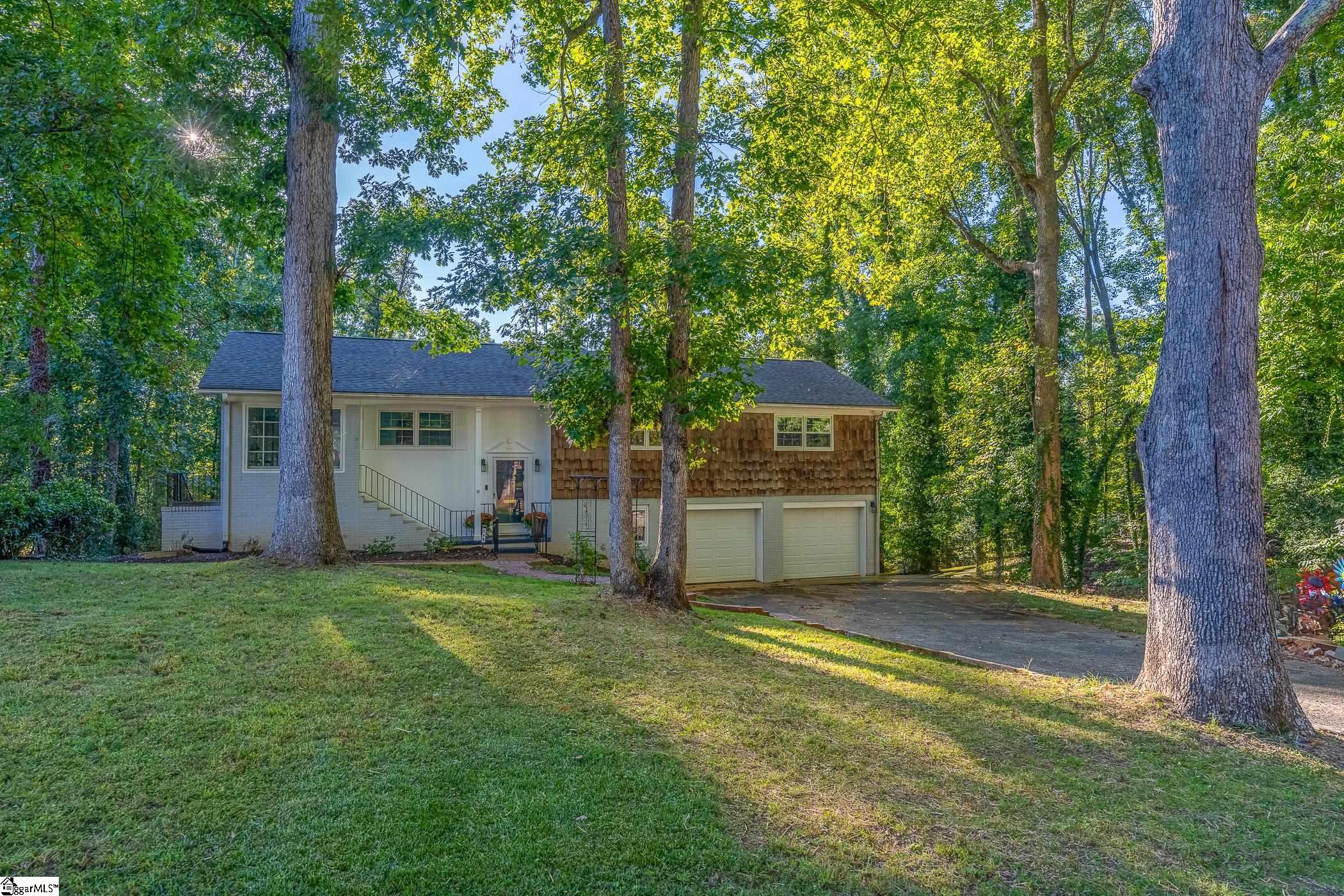 218 Lakewood Drive Property Photo 1