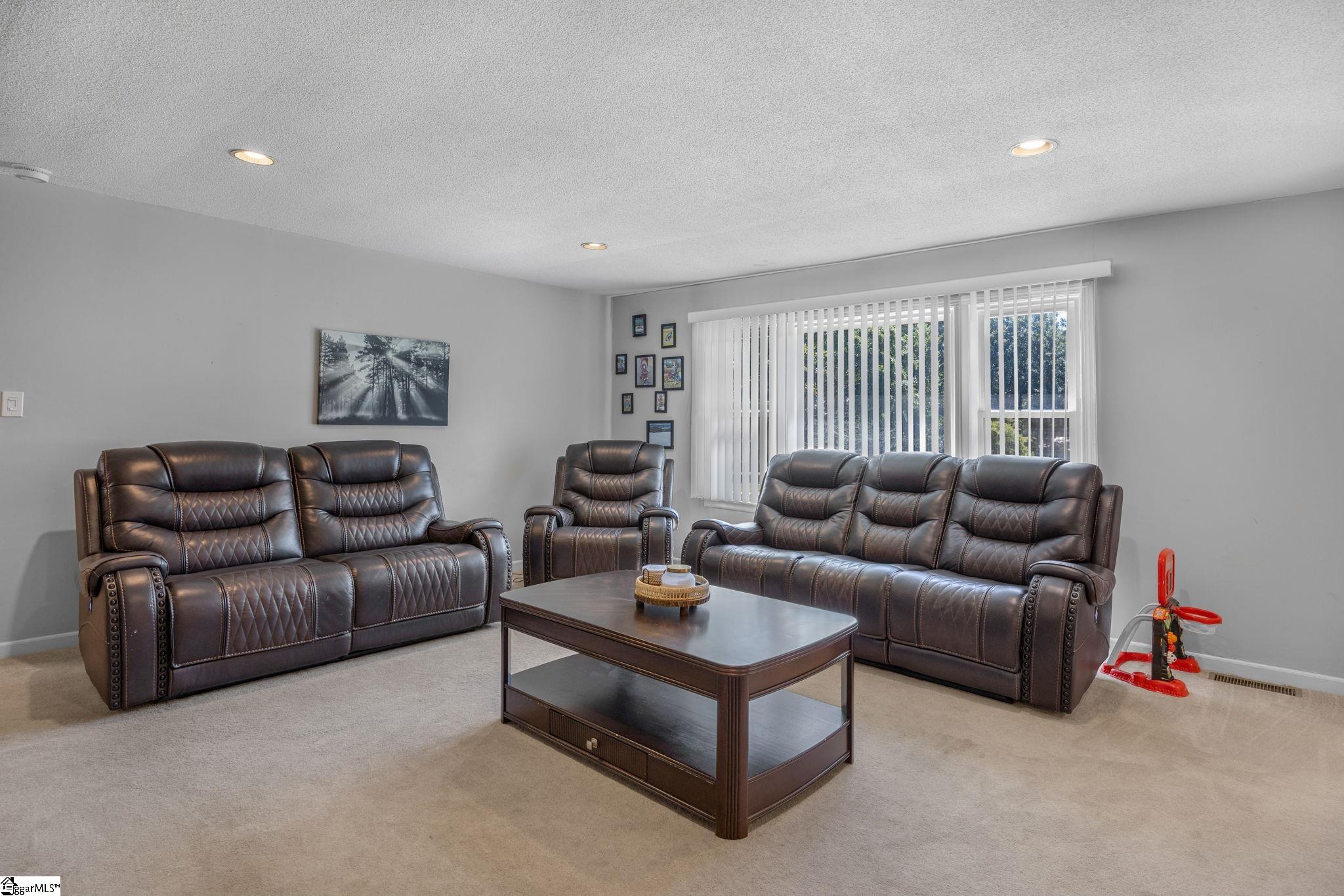 322 Wood Valley Drive Property Photo 8