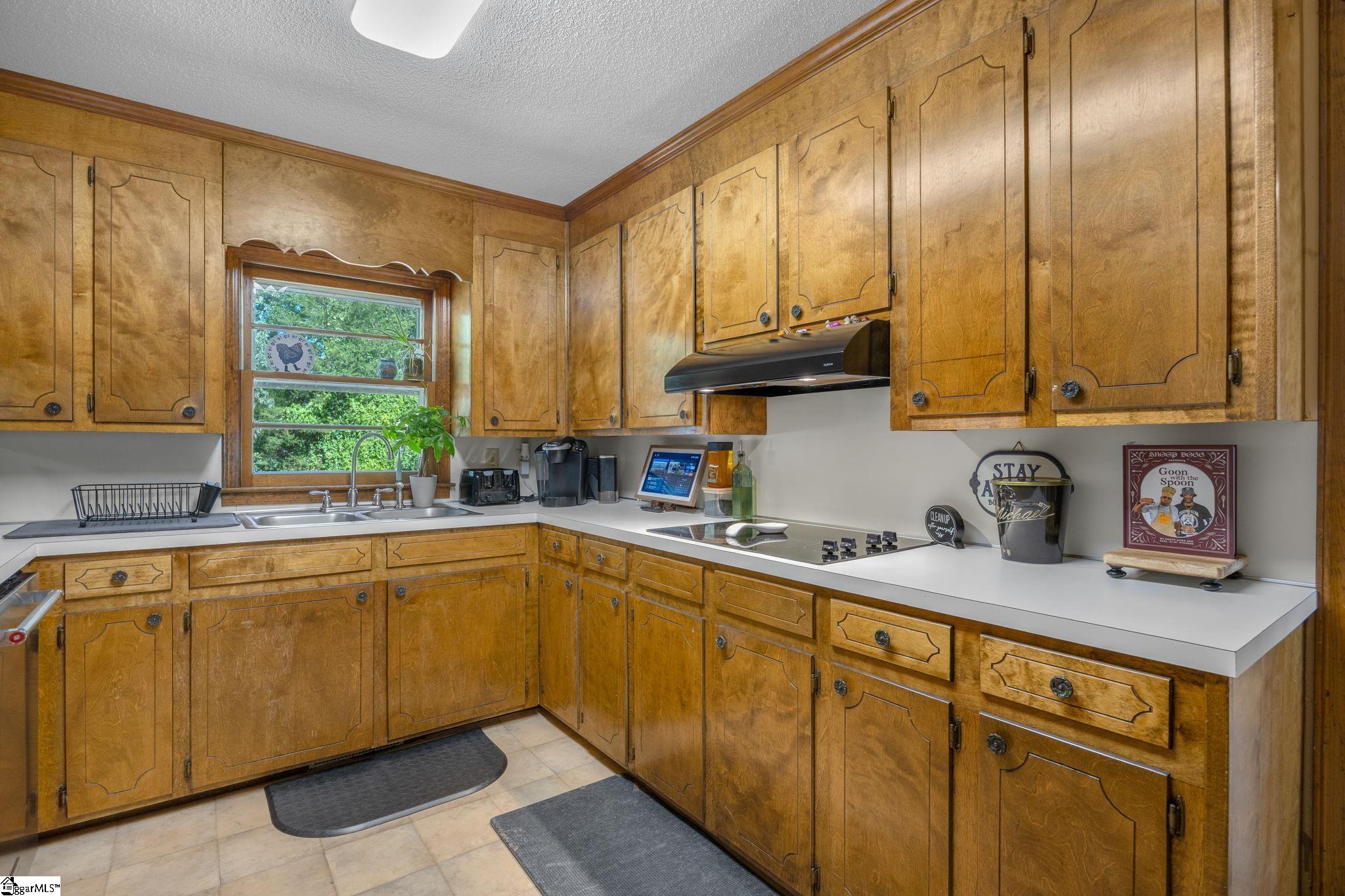 322 Wood Valley Drive Property Photo 13