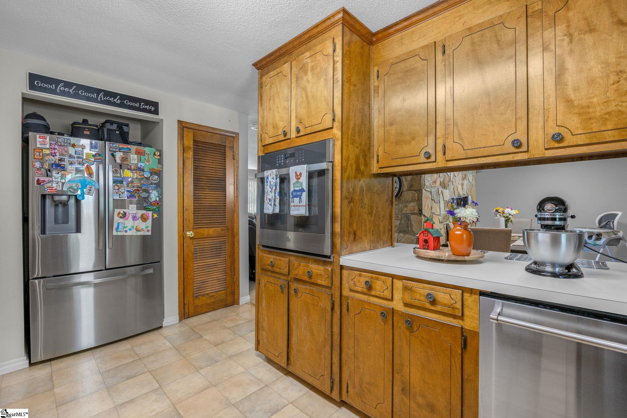 322 Wood Valley Drive Property Photo 16