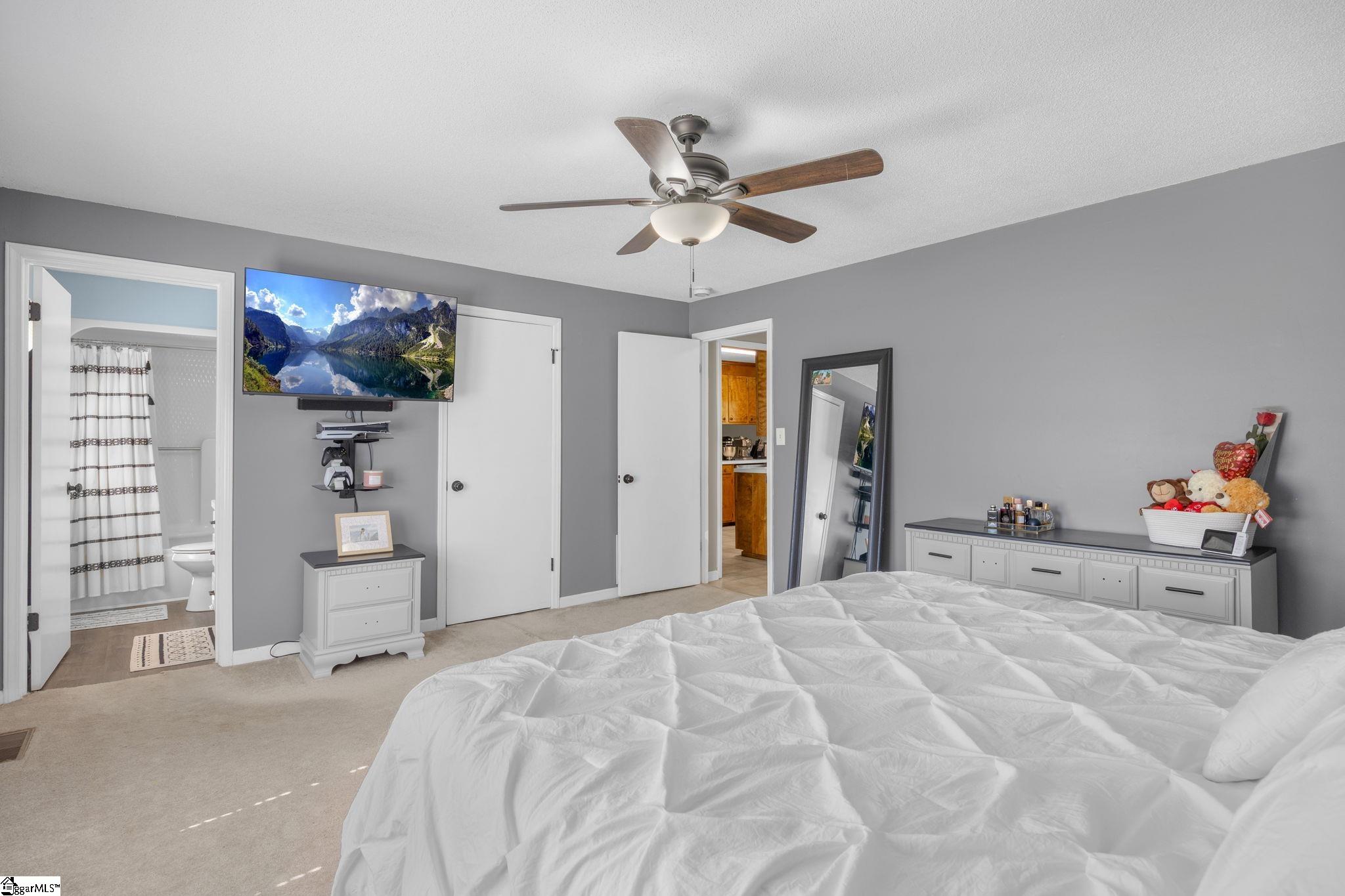 322 Wood Valley Drive Property Photo 18