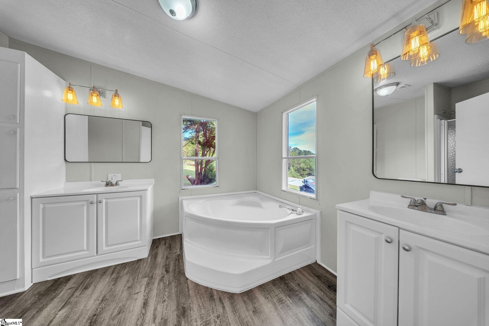 8 Riverbreeze Road Property Photo 14