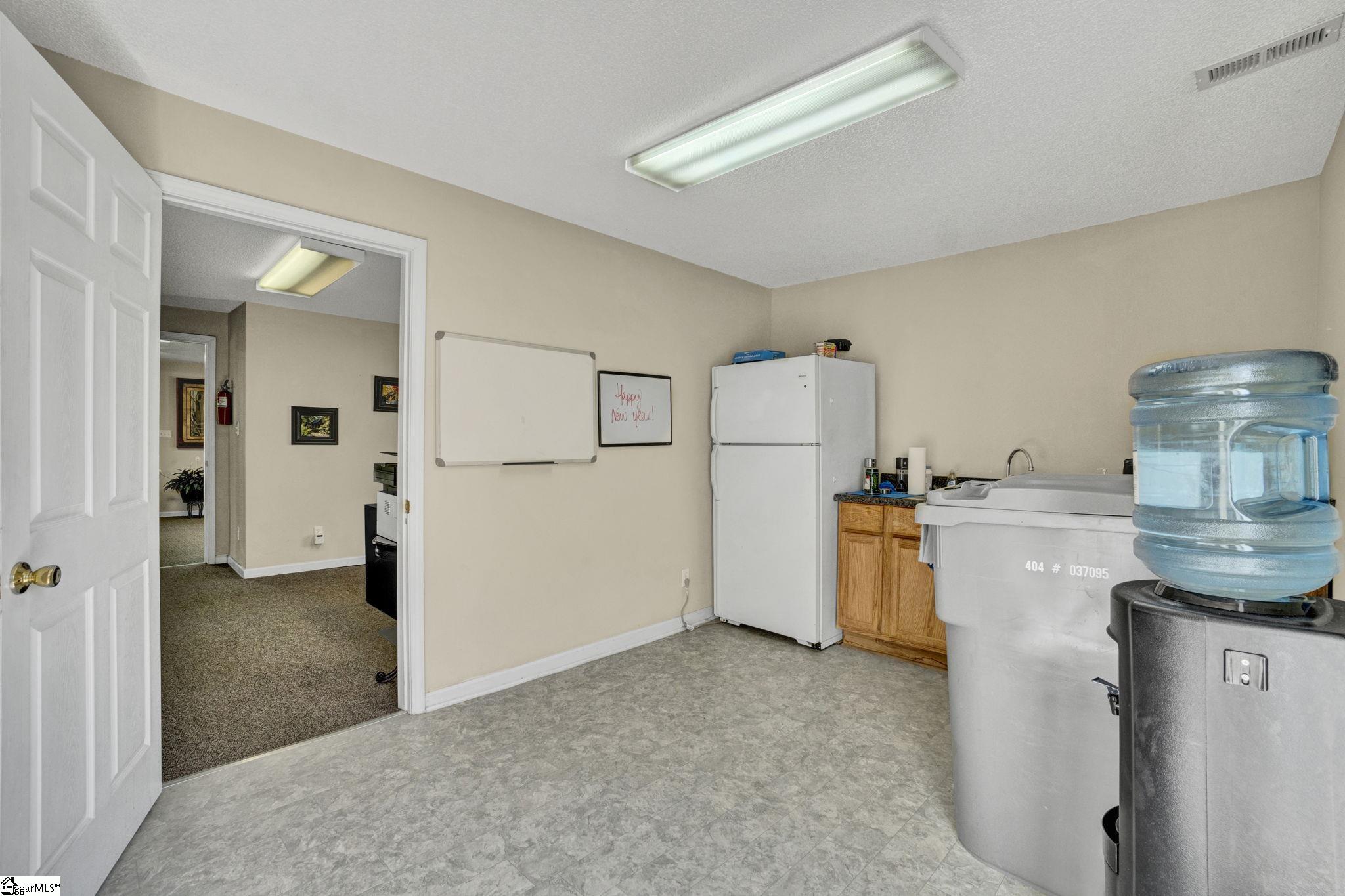 780 E Main Street Property Photo 15