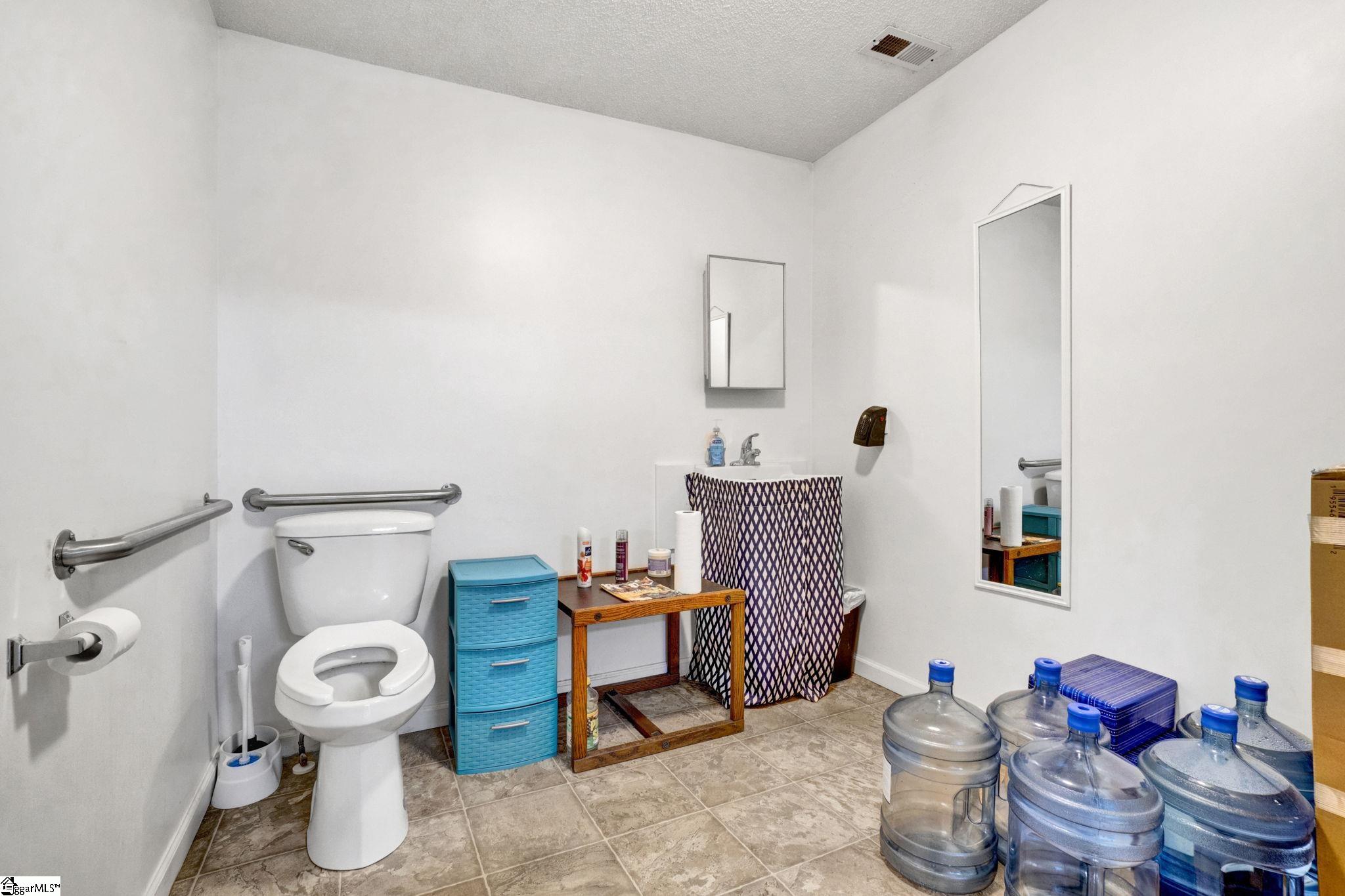 780 E Main Street Property Photo 16