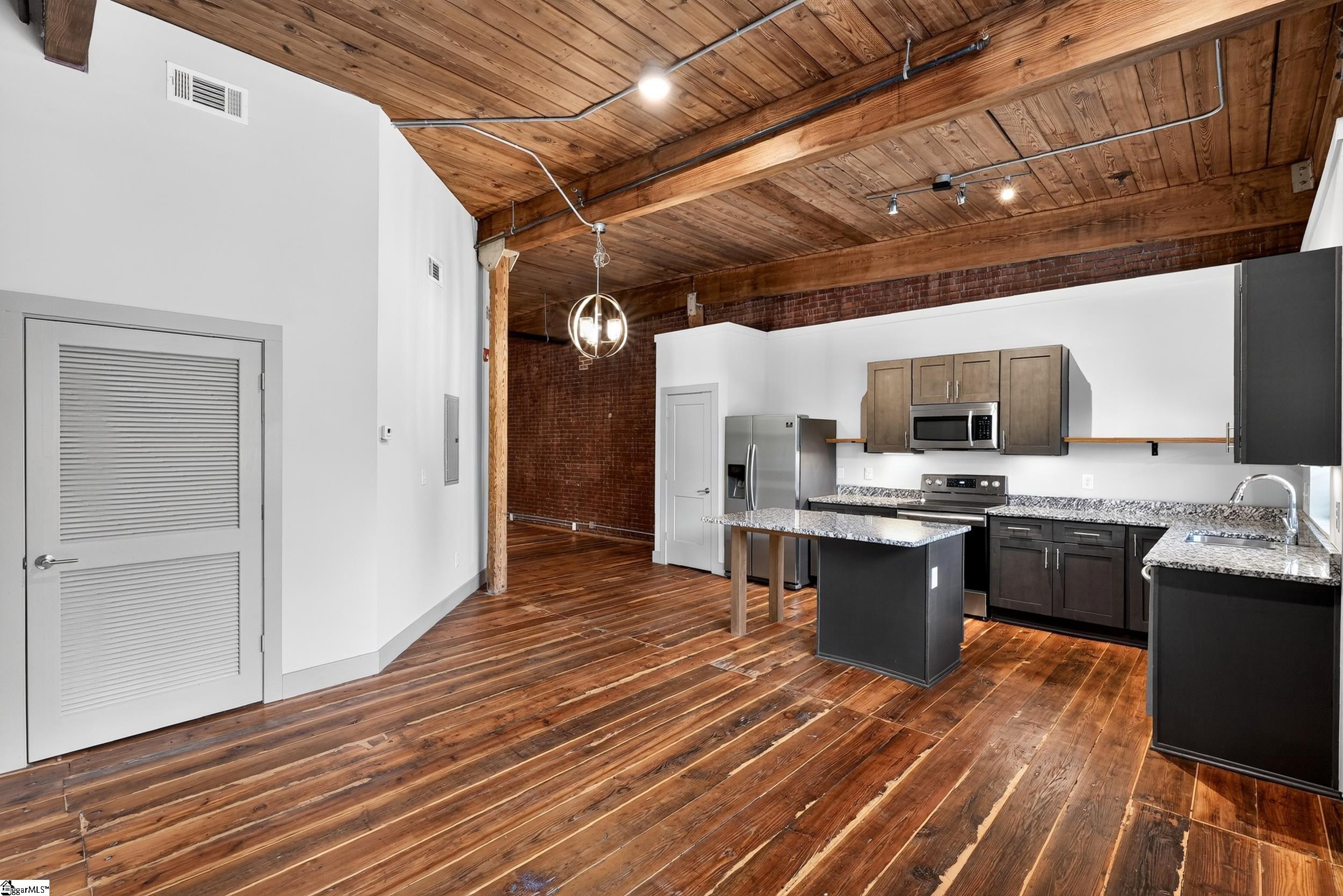 806 Green Avenue Property Photo 10