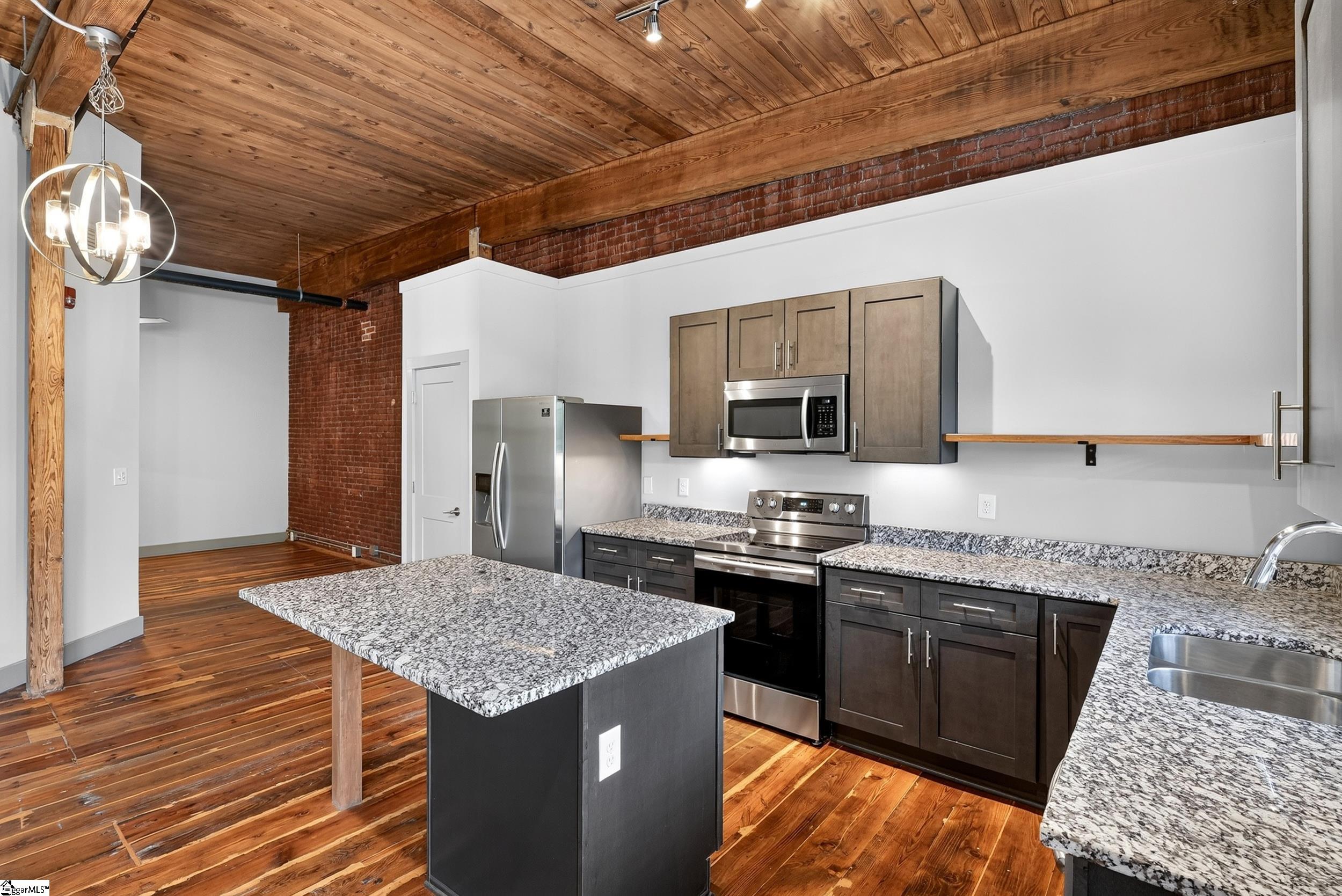 806 Green Avenue Property Photo 11