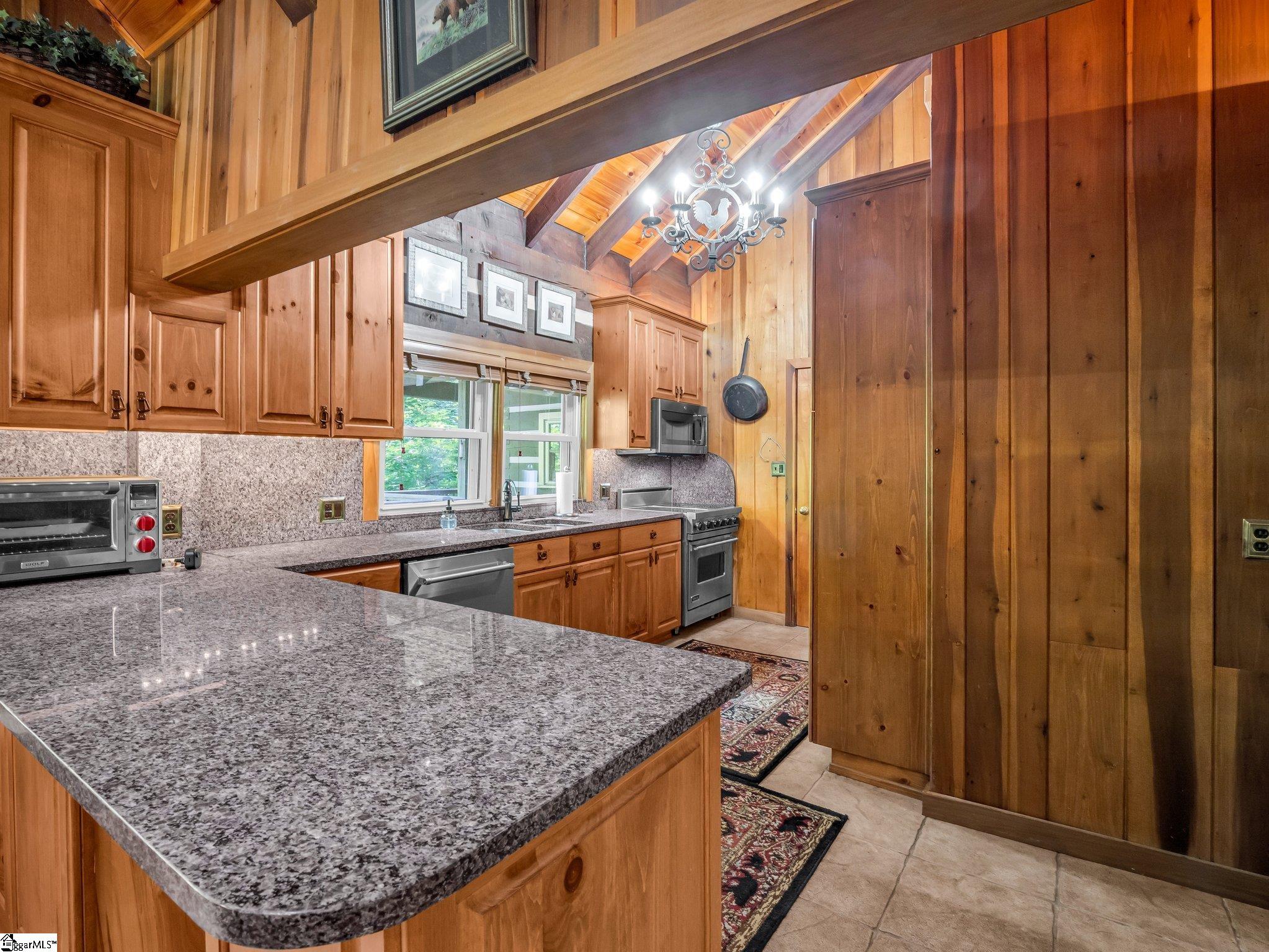 980 Mountain Forest Drive Property Photo 9