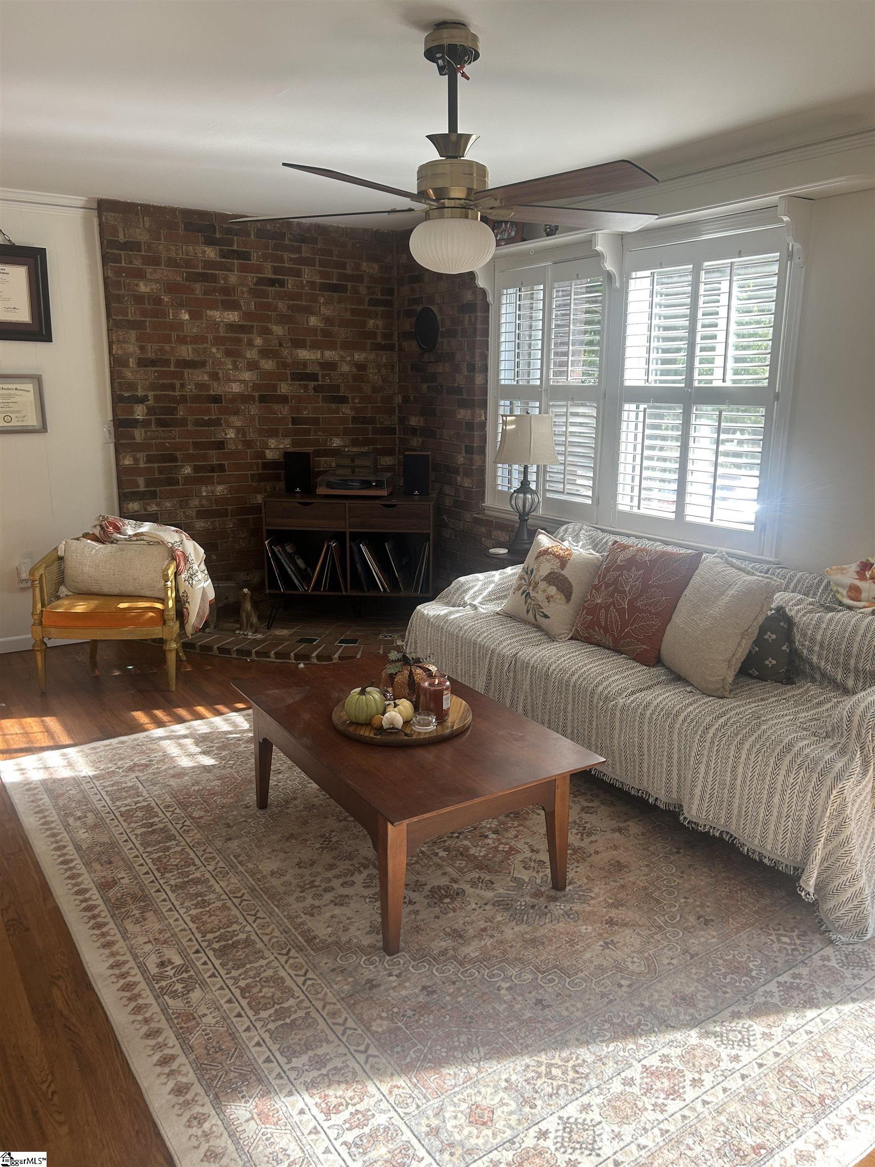 19 E Circle Avenue Property Photo 2