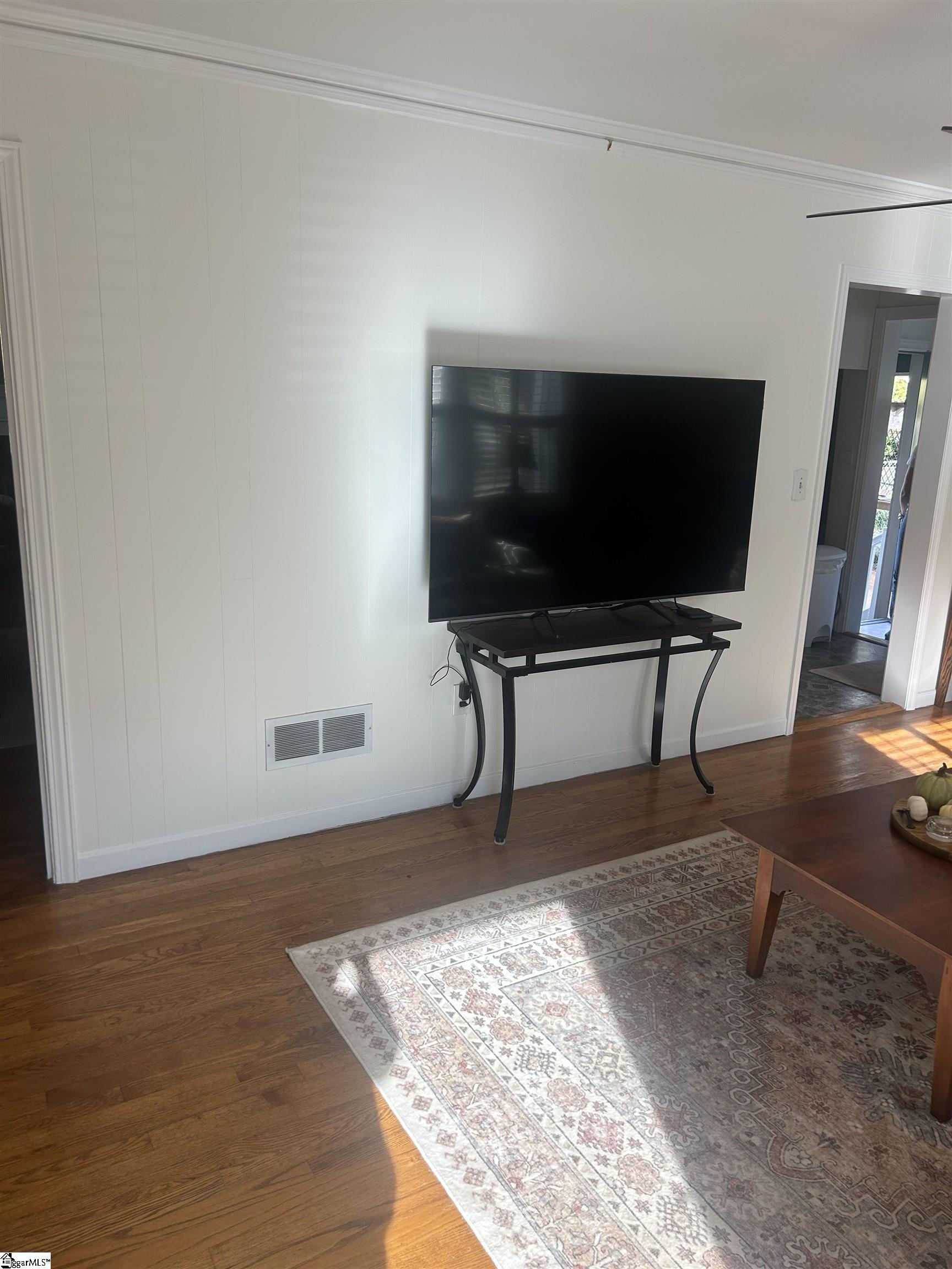 19 E Circle Avenue Property Photo 4
