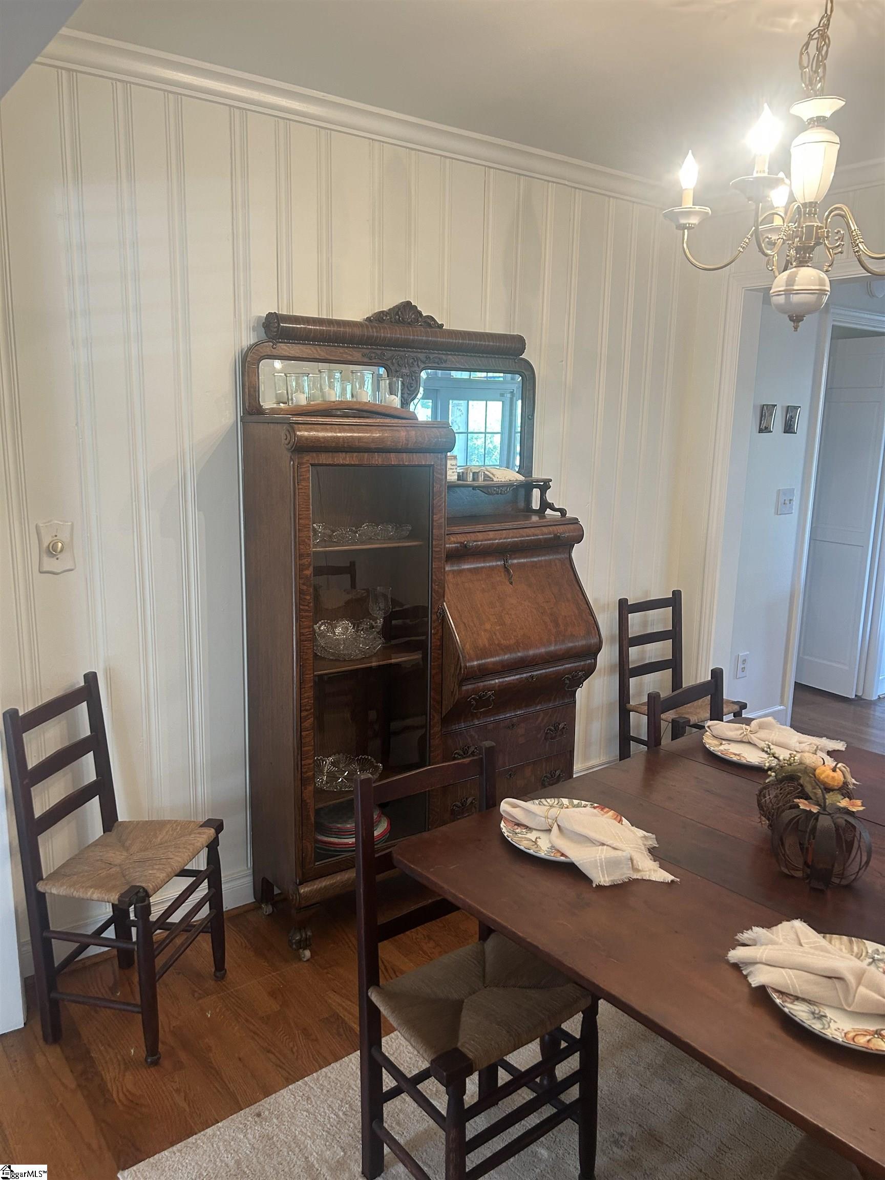 19 E Circle Avenue Property Photo 6