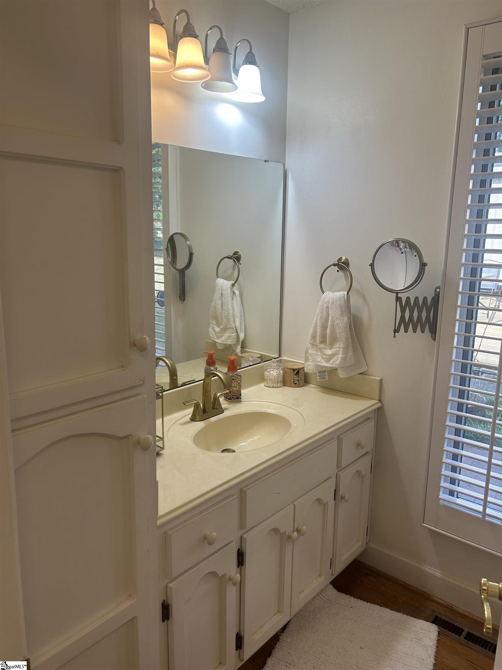 19 E Circle Avenue Property Photo 18
