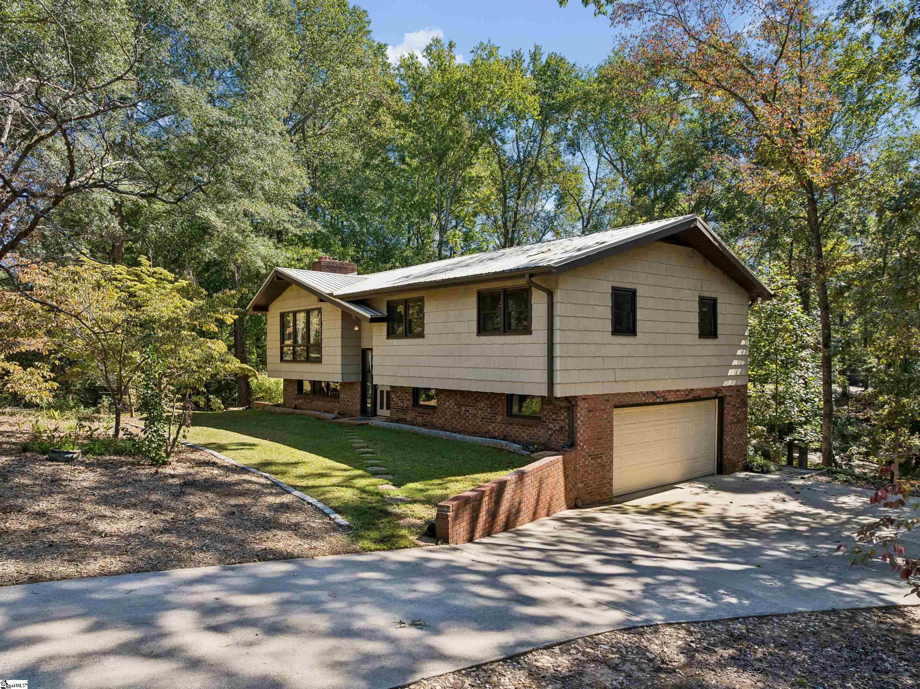 131 Sharon Drive Property Photo 1