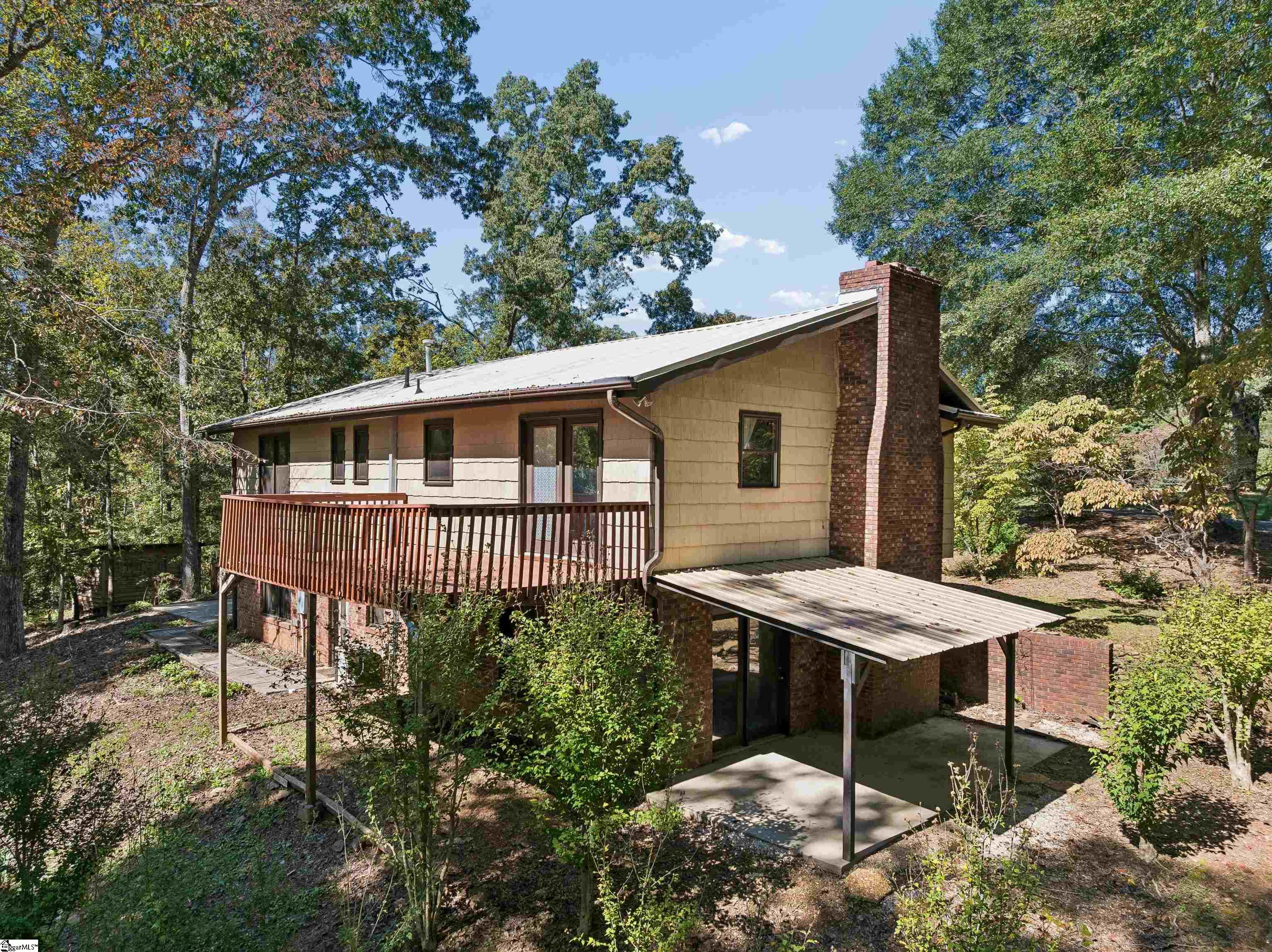 131 Sharon Drive Property Photo 4