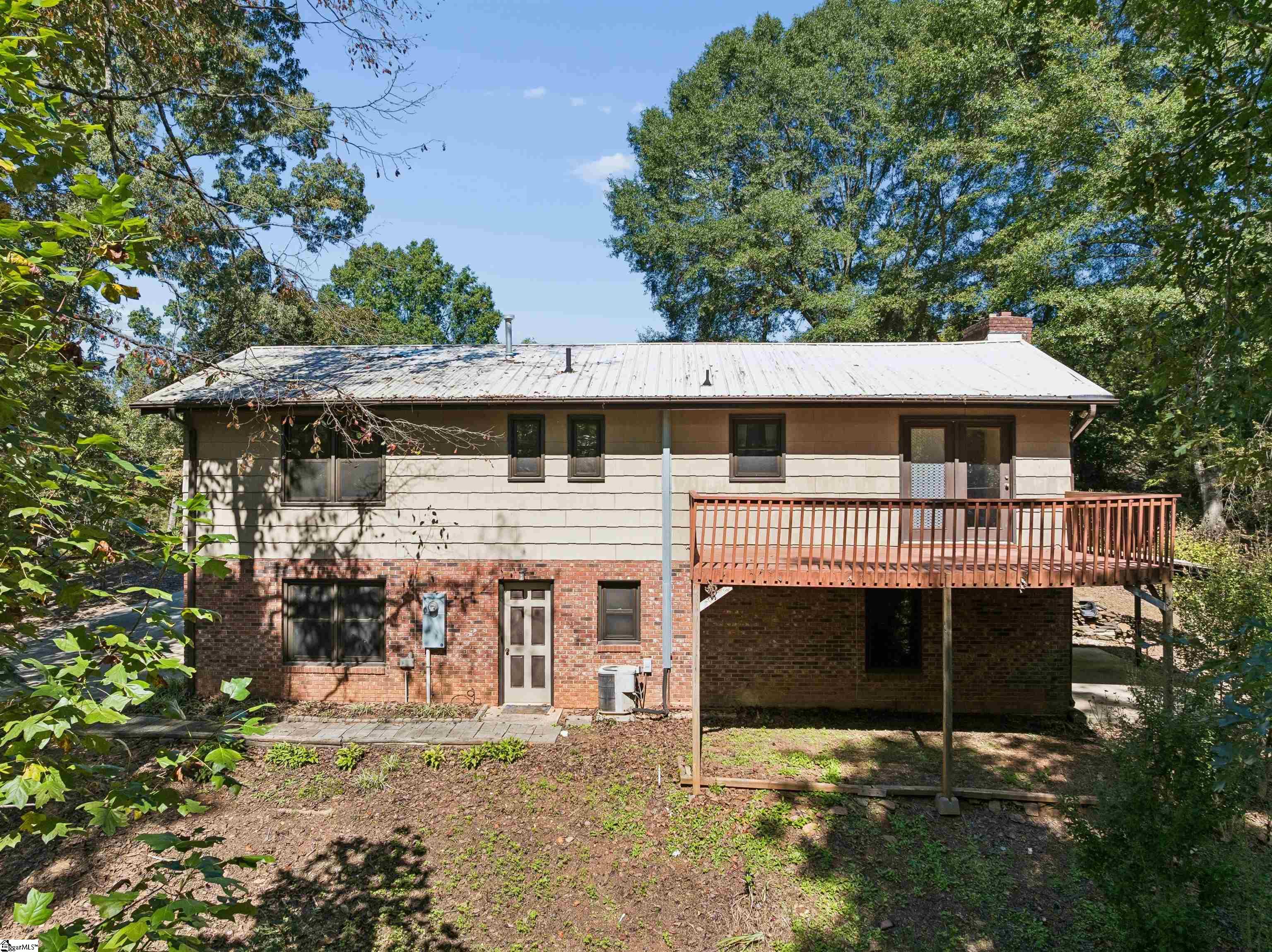 131 Sharon Drive Property Photo 5