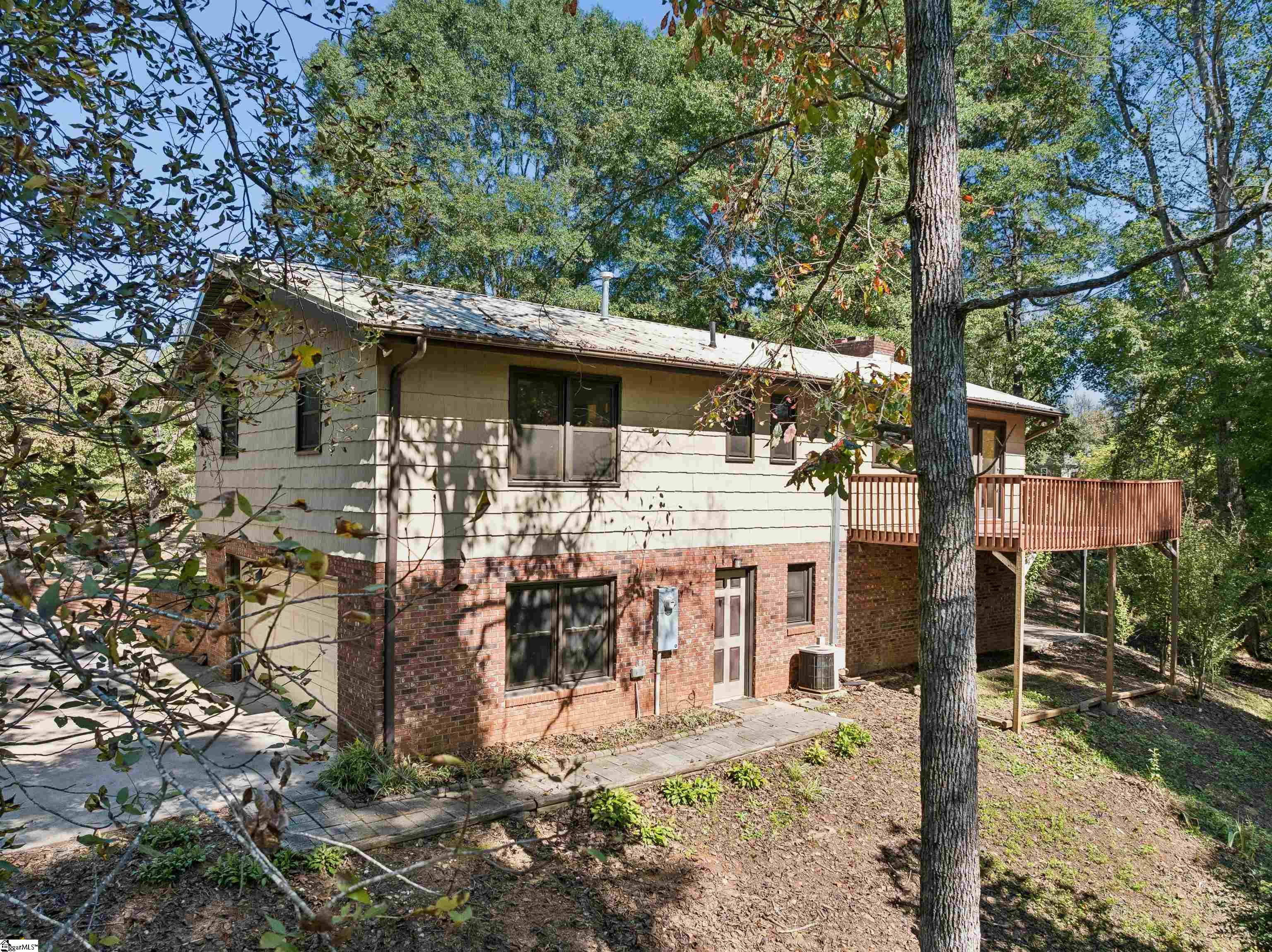 131 Sharon Drive Property Photo 6