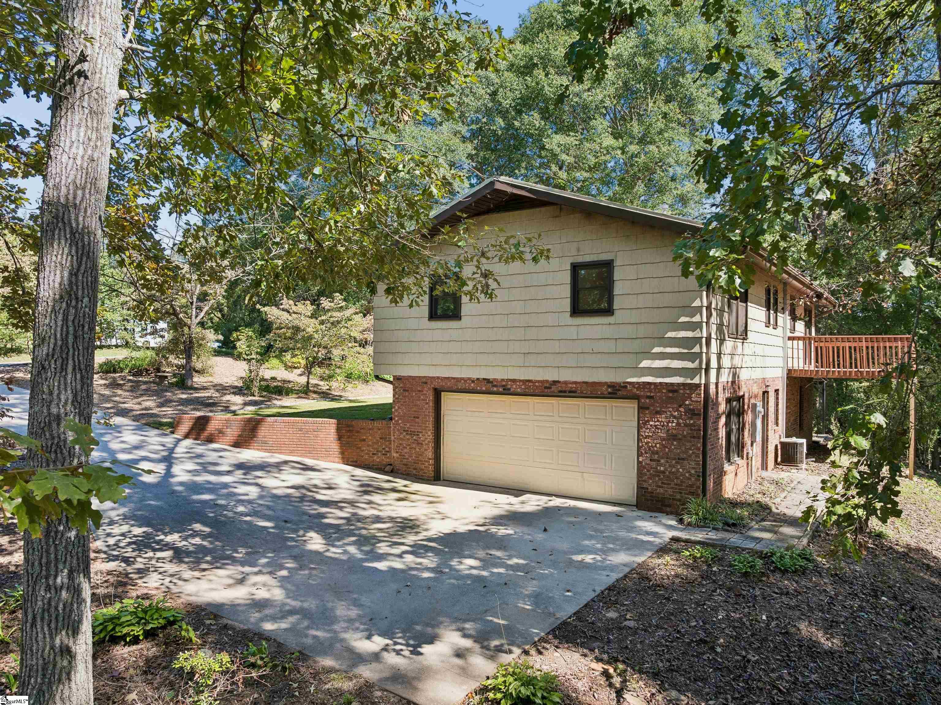131 Sharon Drive Property Photo 7