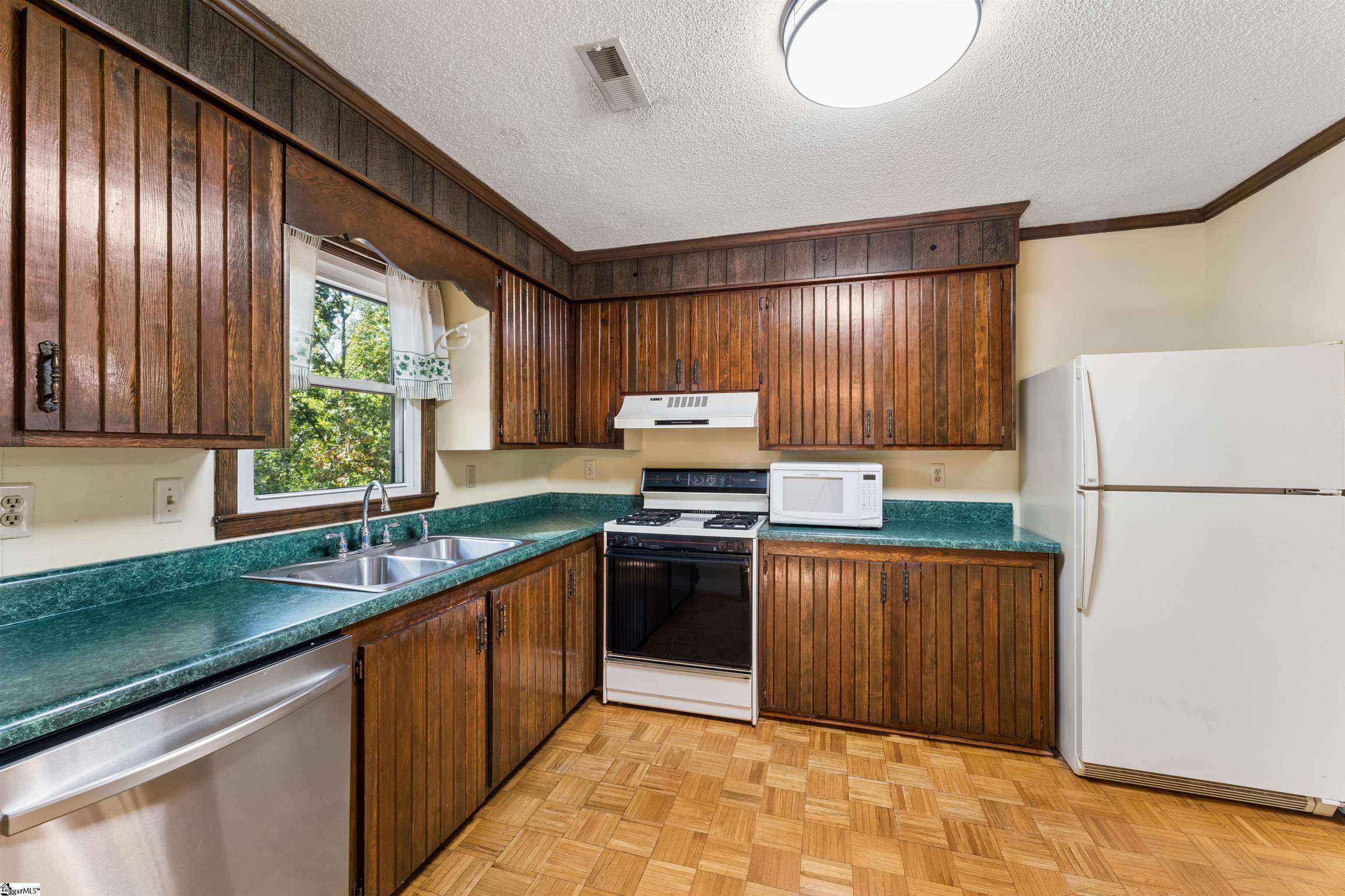 131 Sharon Drive Property Photo 16