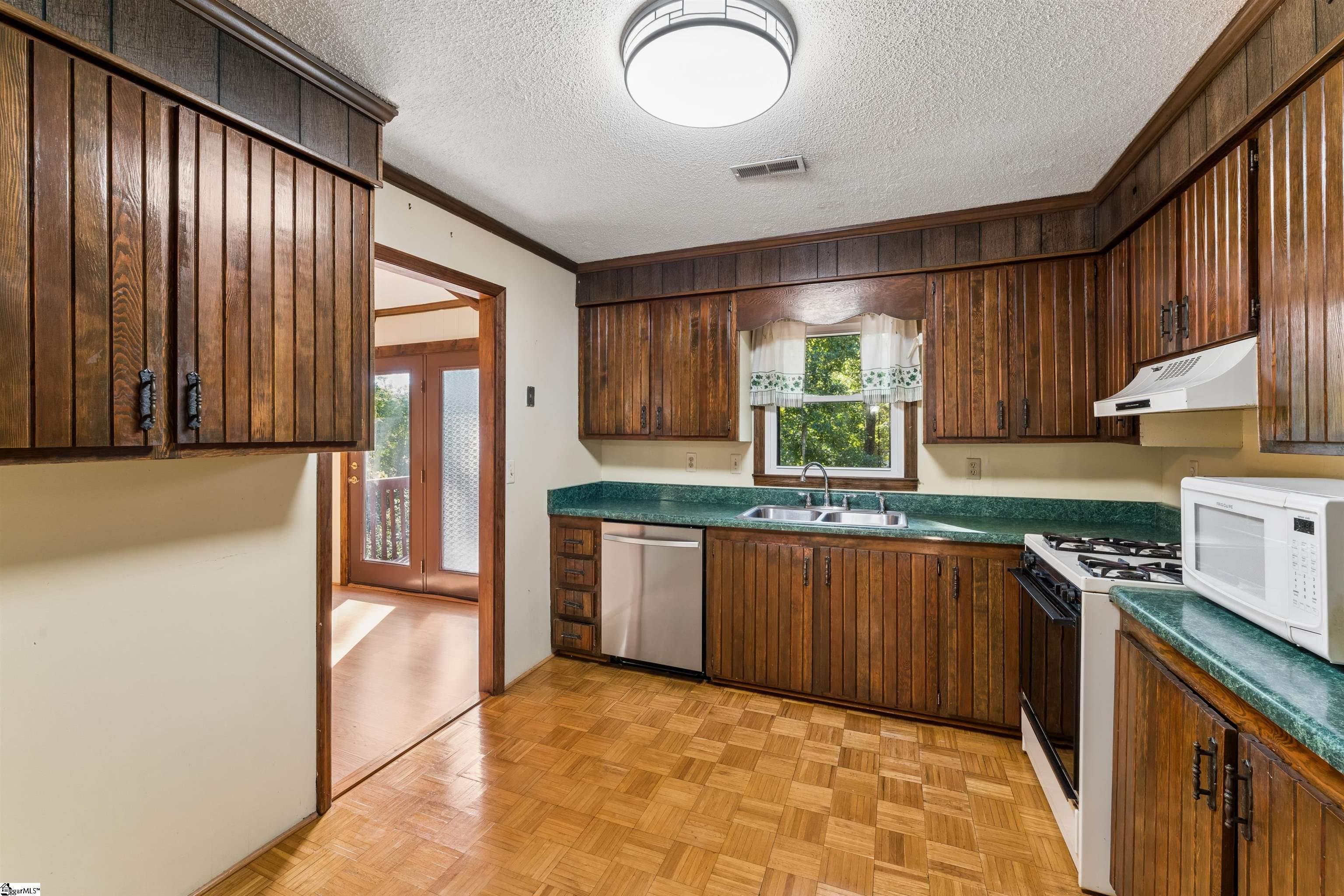 131 Sharon Drive Property Photo 17
