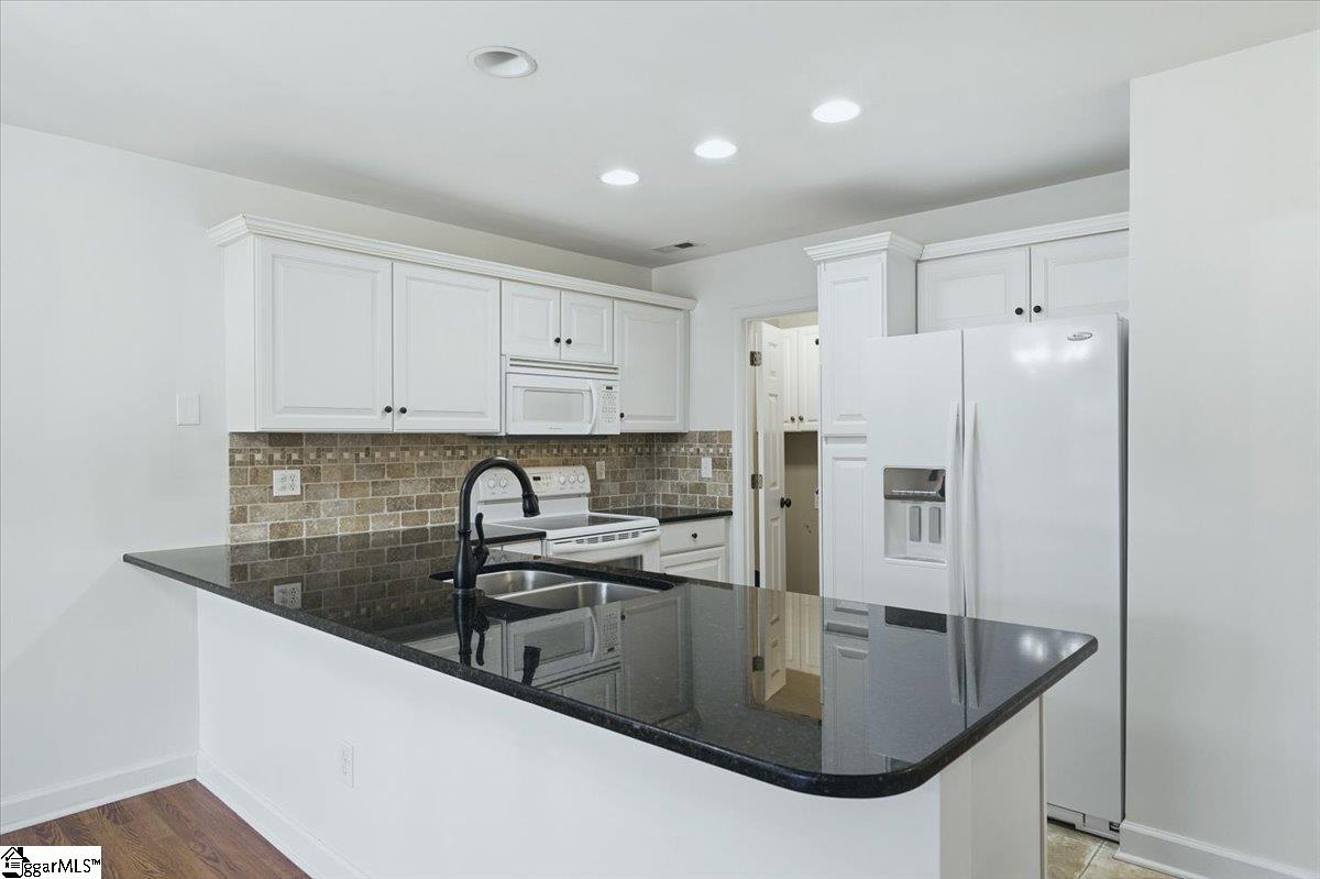 7 Kennebec Lane Property Photo 6