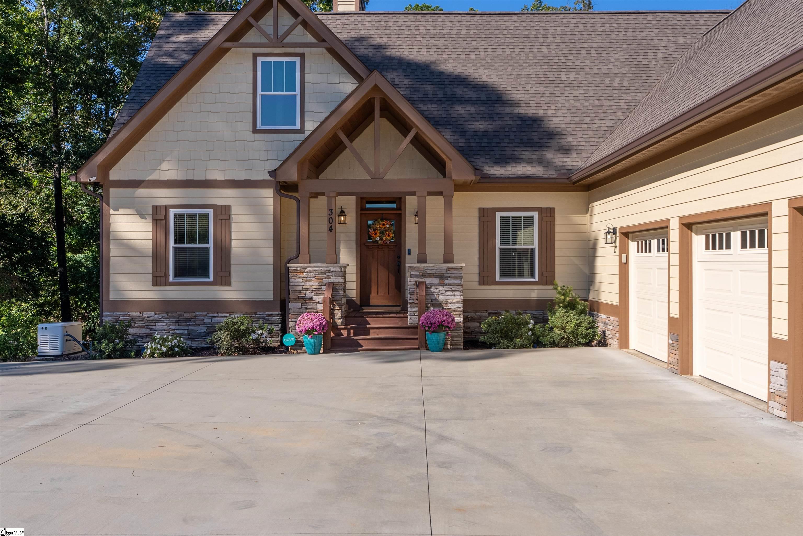 304 Woodgreene Court Property Photo 4