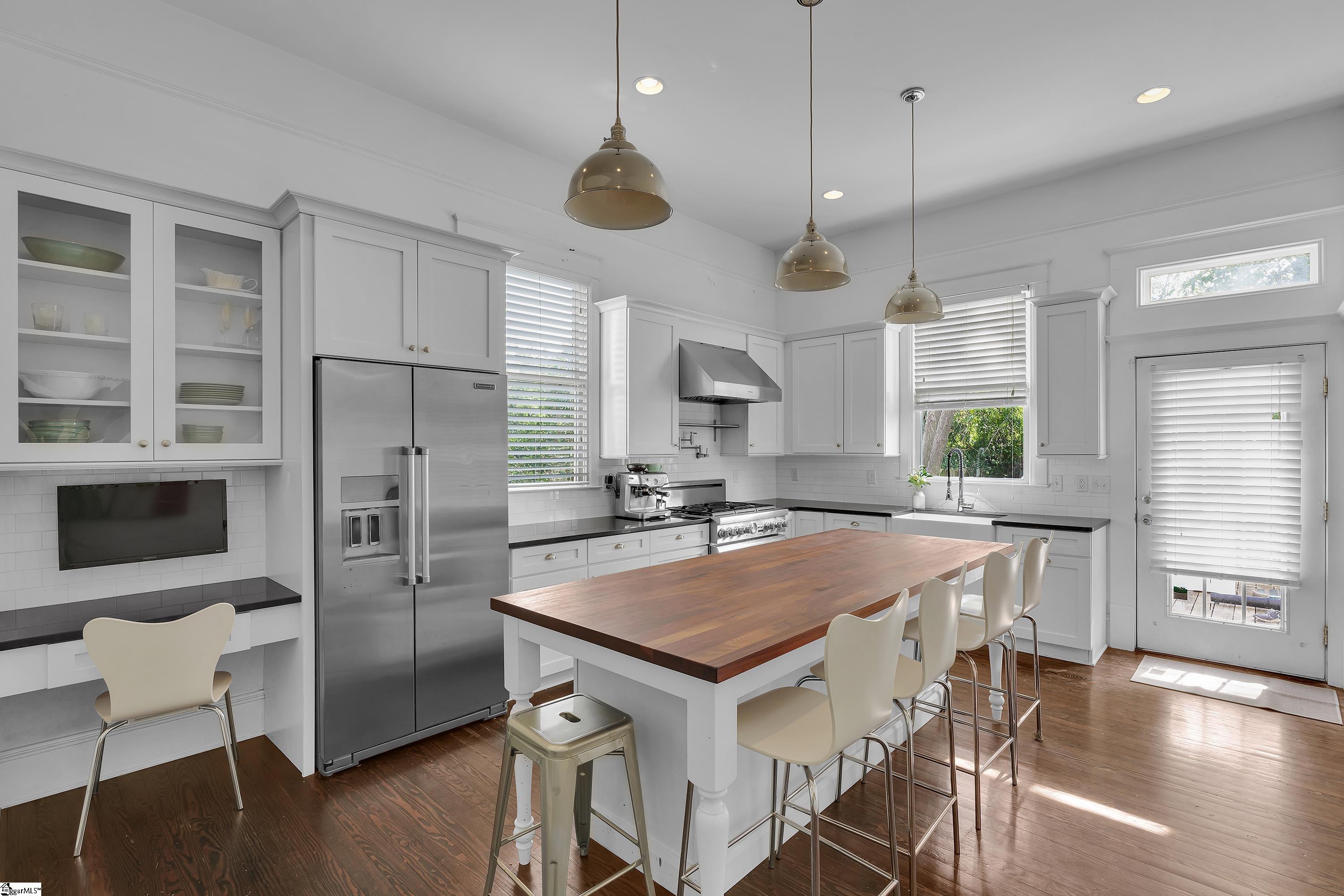 409 Perry Avenue Property Photo 10