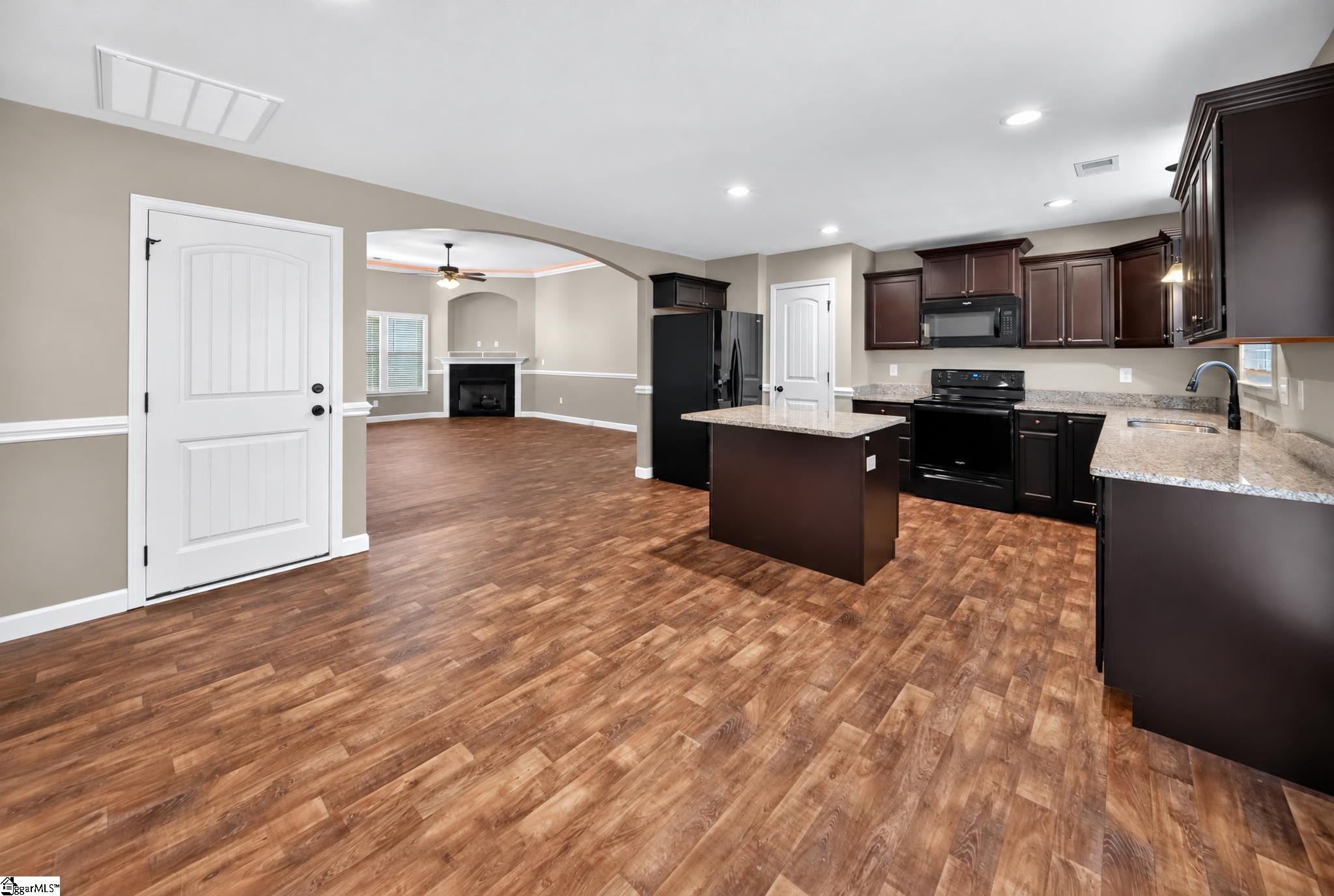436 Shoreline Boulevard Property Photo 9