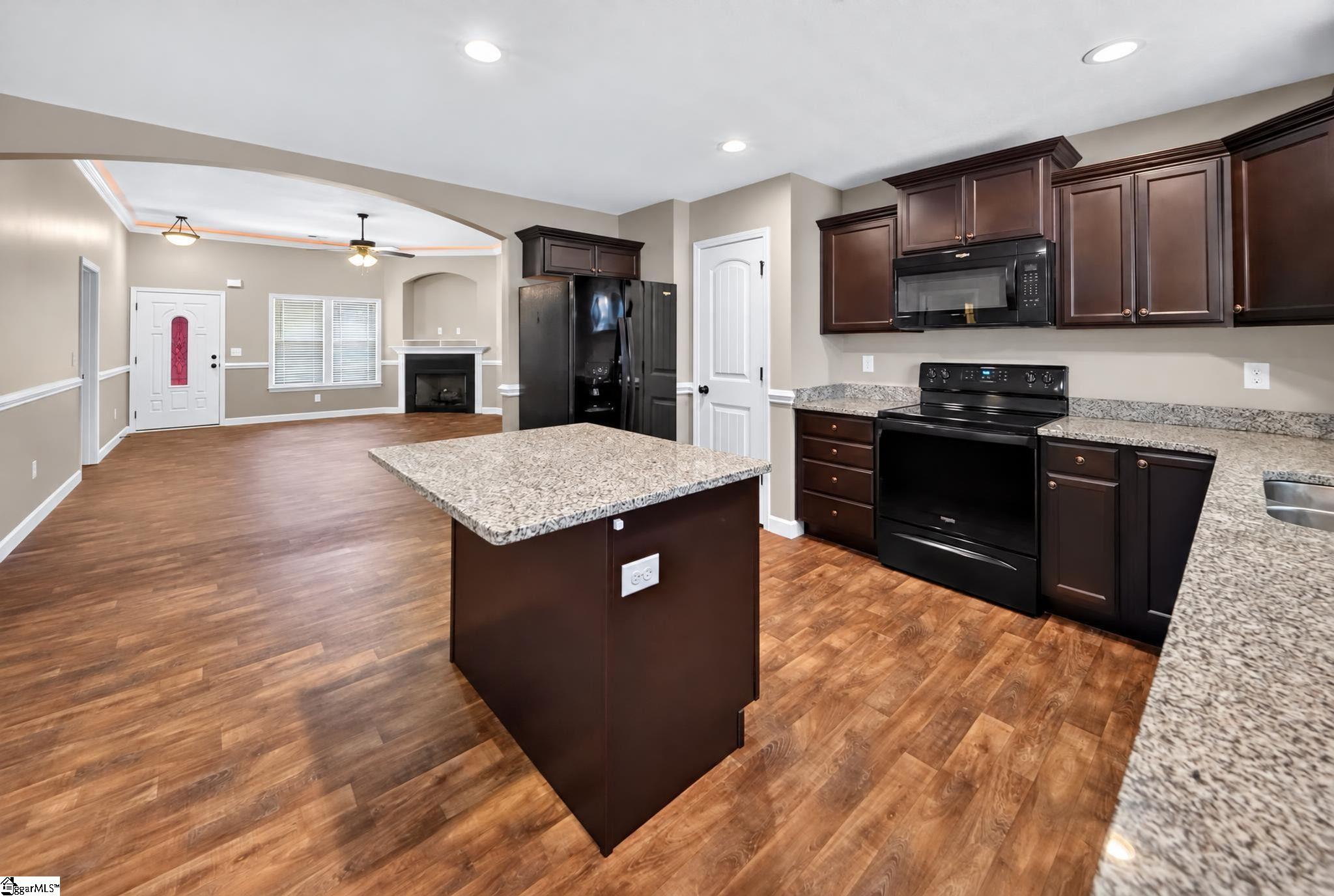 436 Shoreline Boulevard Property Photo 10