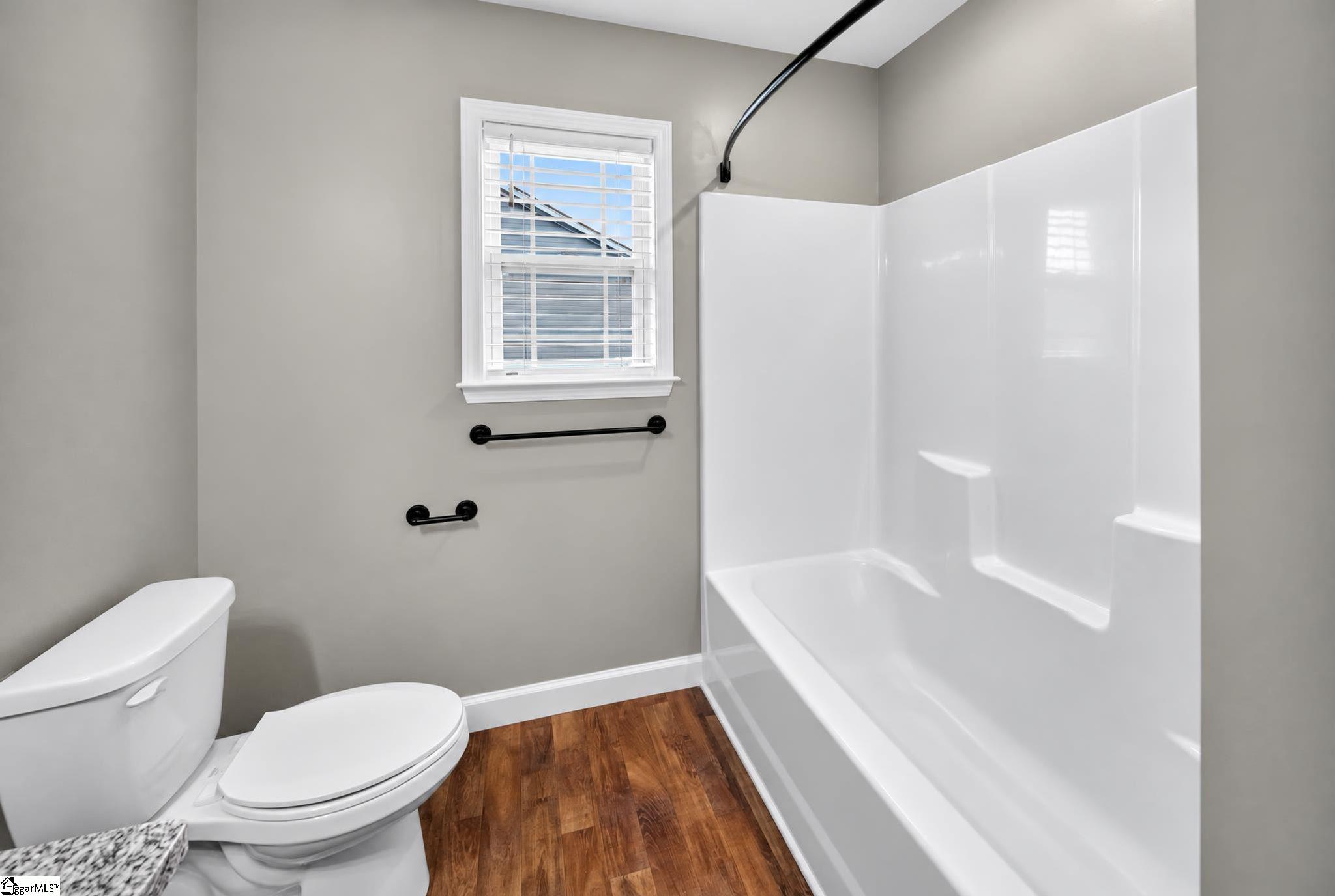 436 Shoreline Boulevard Property Photo 18