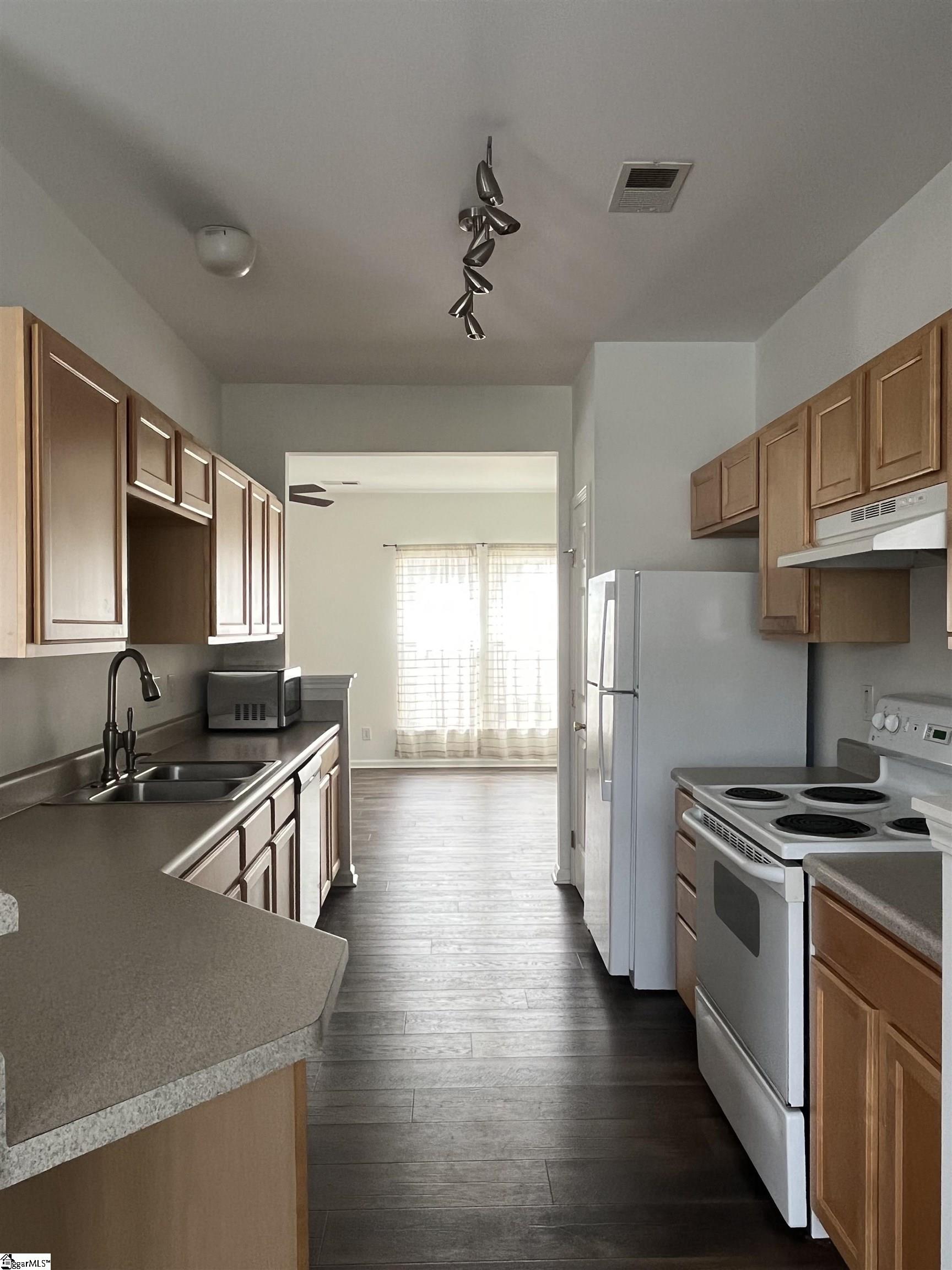 205 Spring Crossing Circle Property Photo 4