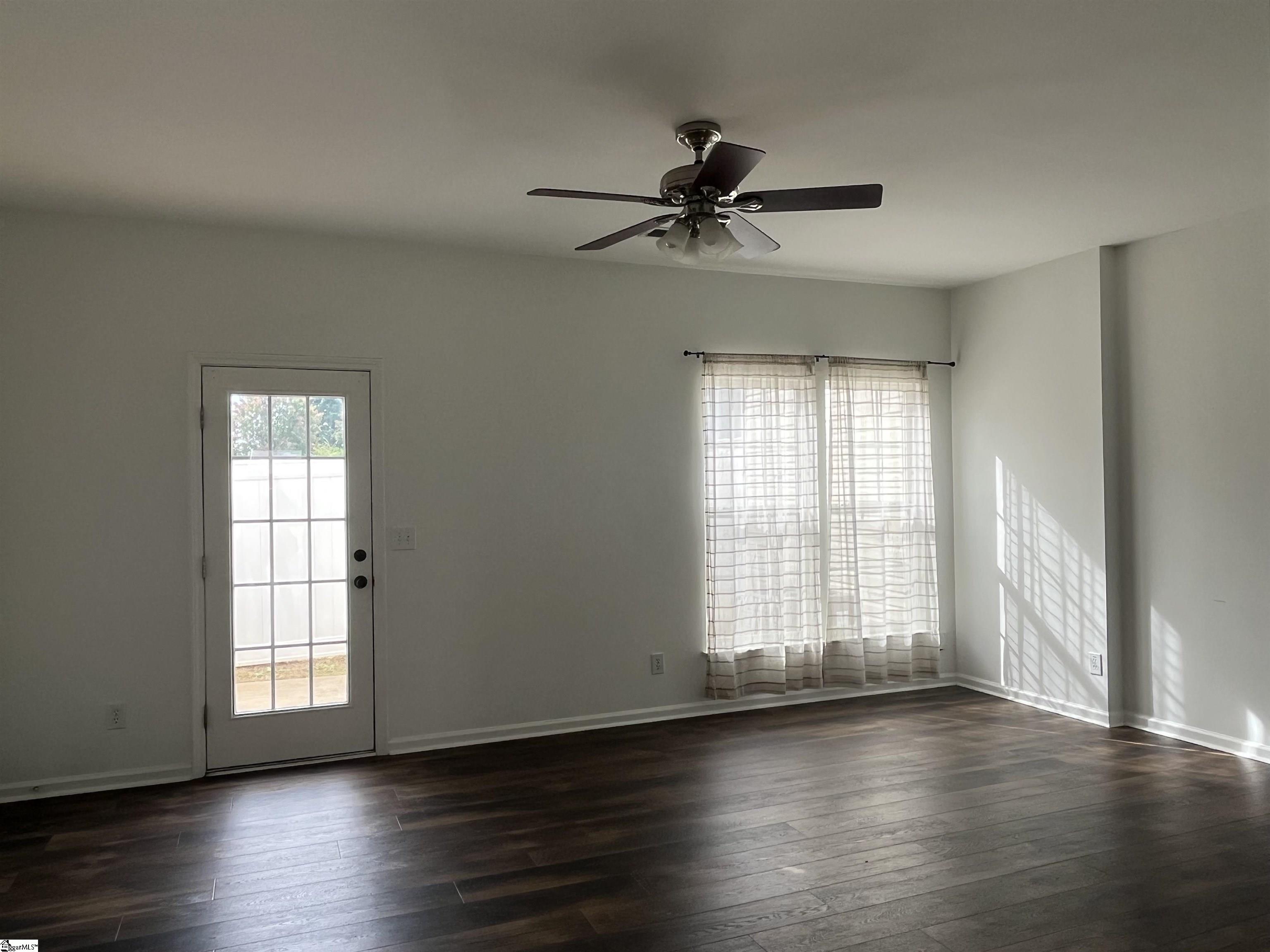 205 Spring Crossing Circle Property Photo 6