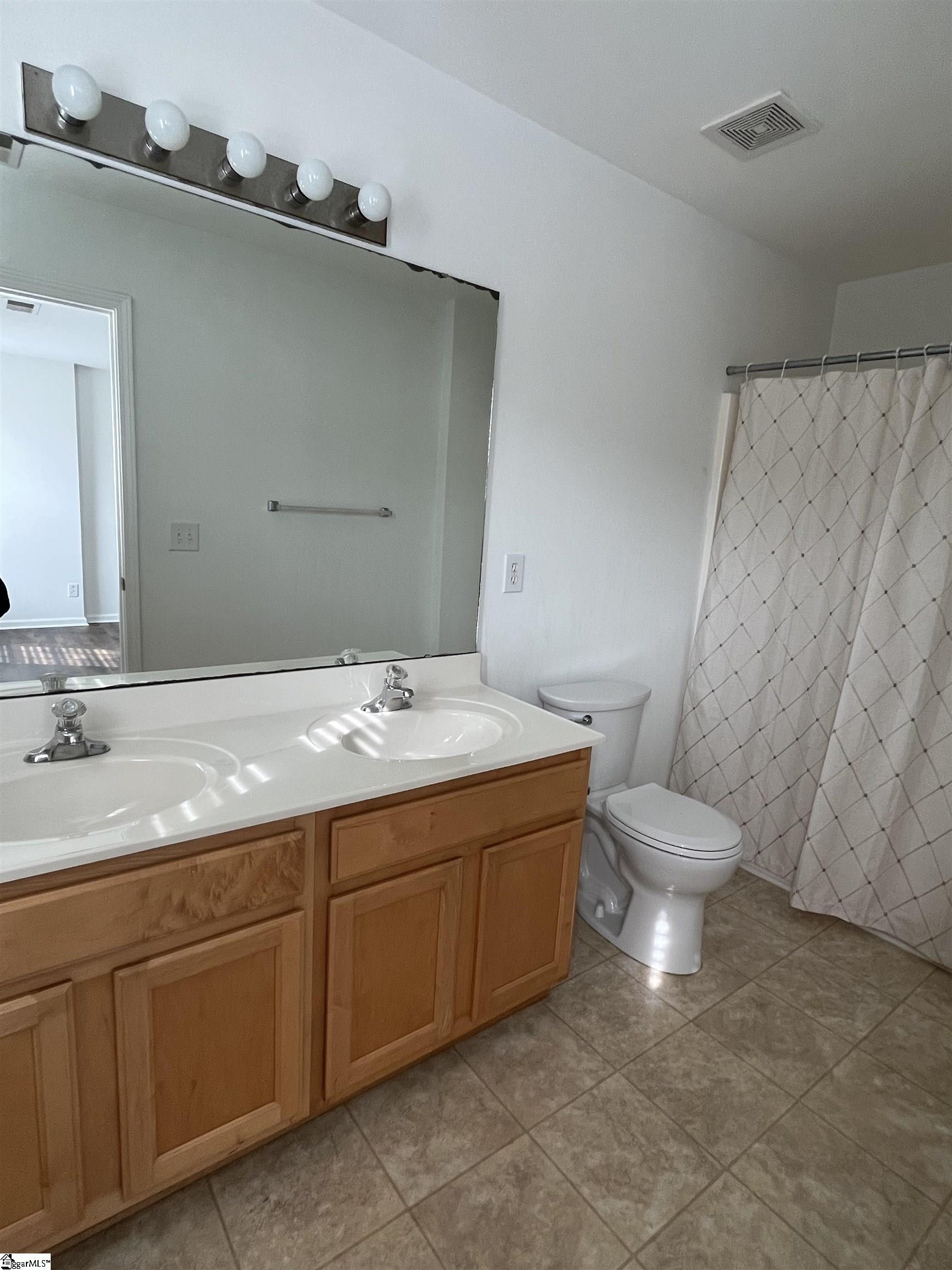 205 Spring Crossing Circle Property Photo 11