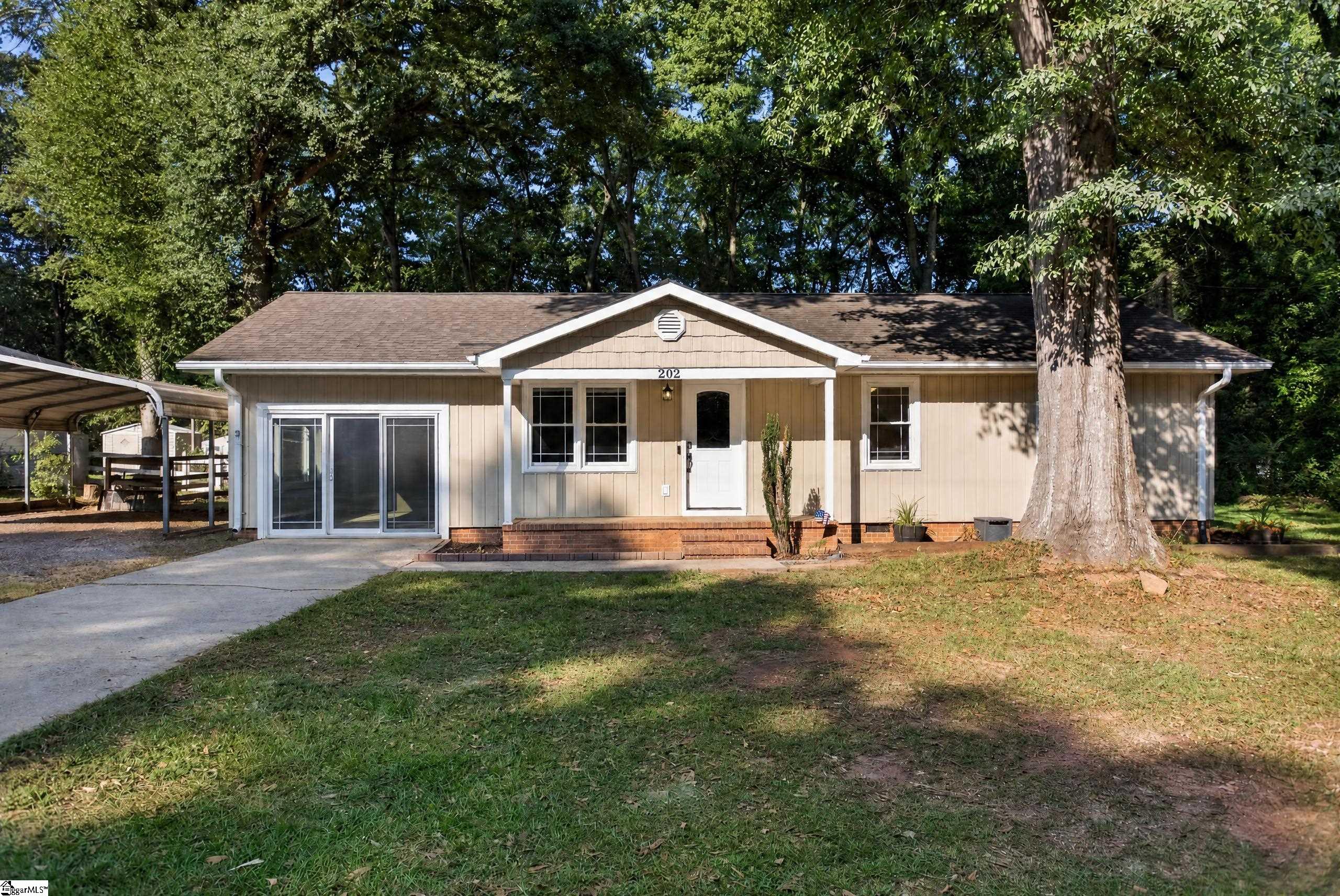 202 Hemlock Avenue Property Photo 2