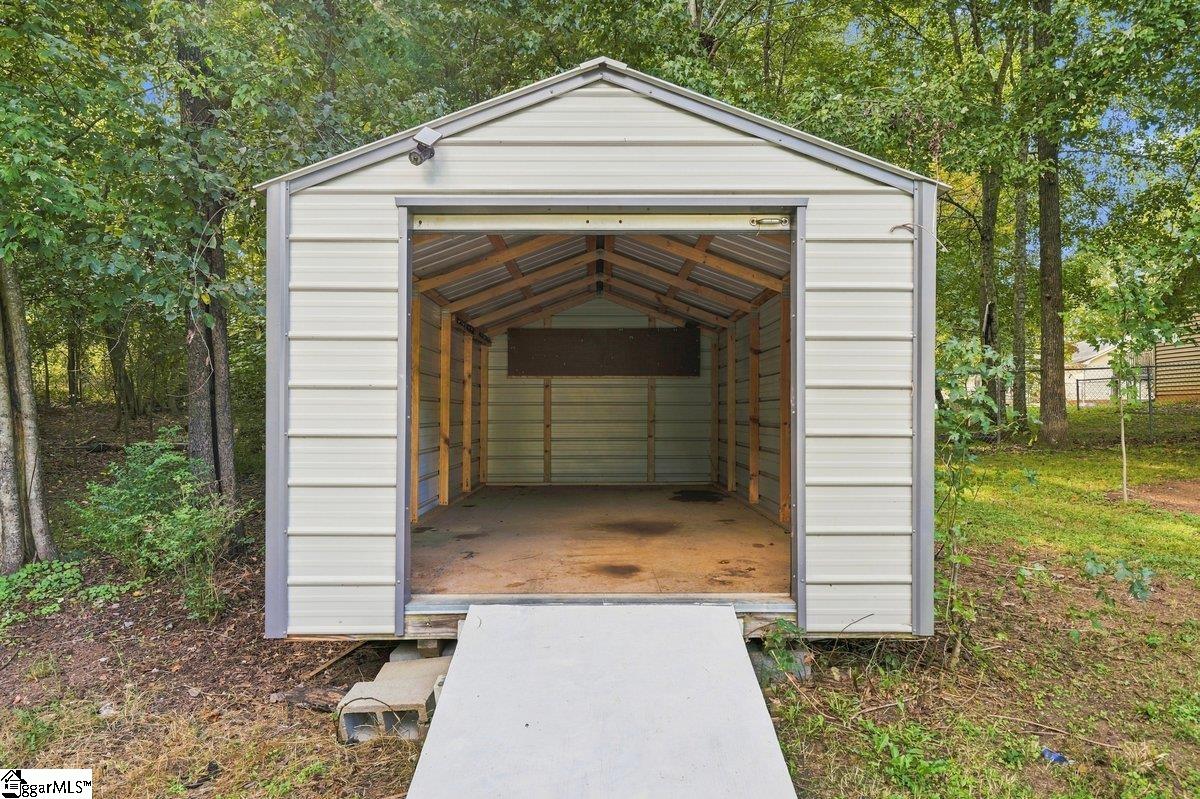 302 Hamilton Forest Drive Property Photo 8