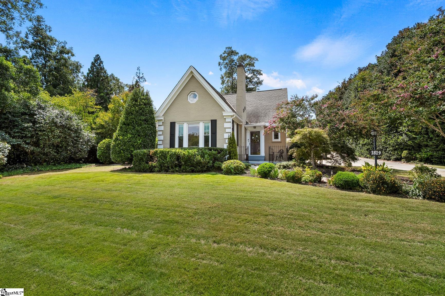 1819 Club Drive Property Photo 1