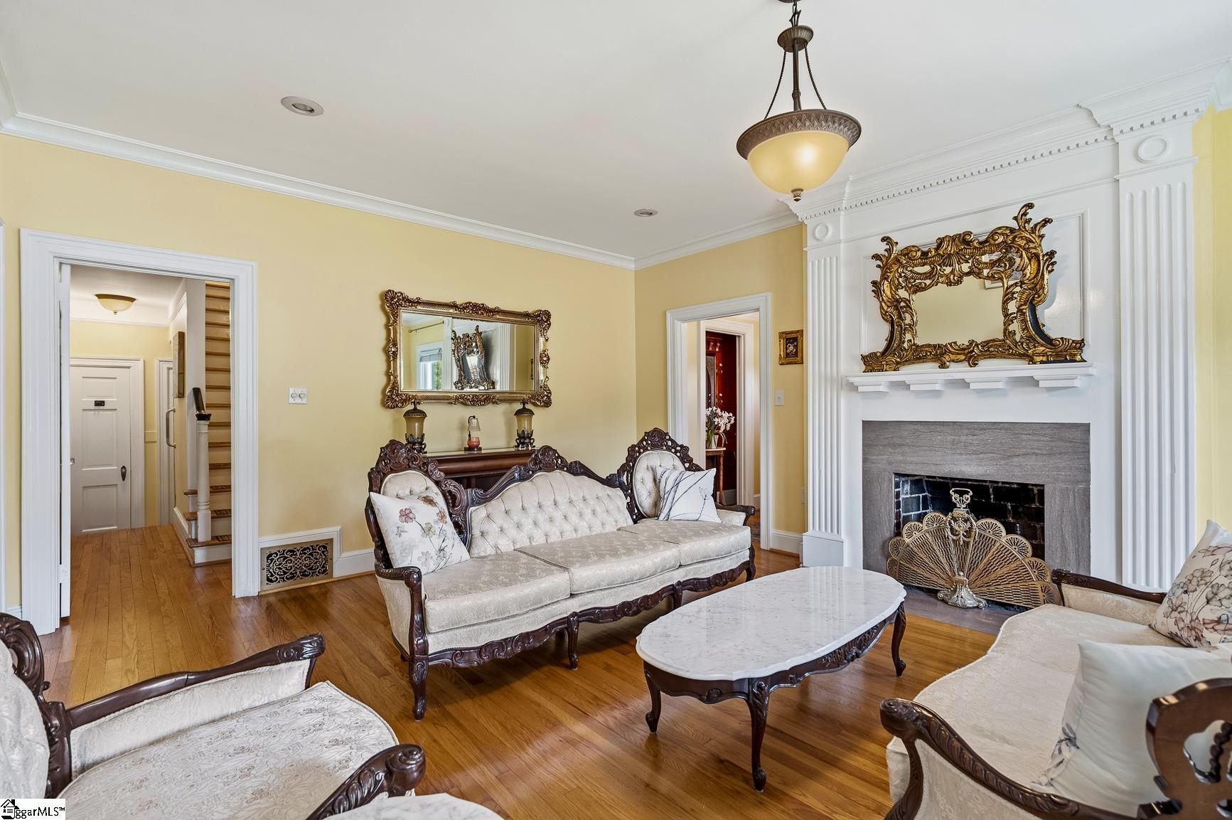 1819 Club Drive Property Photo 8